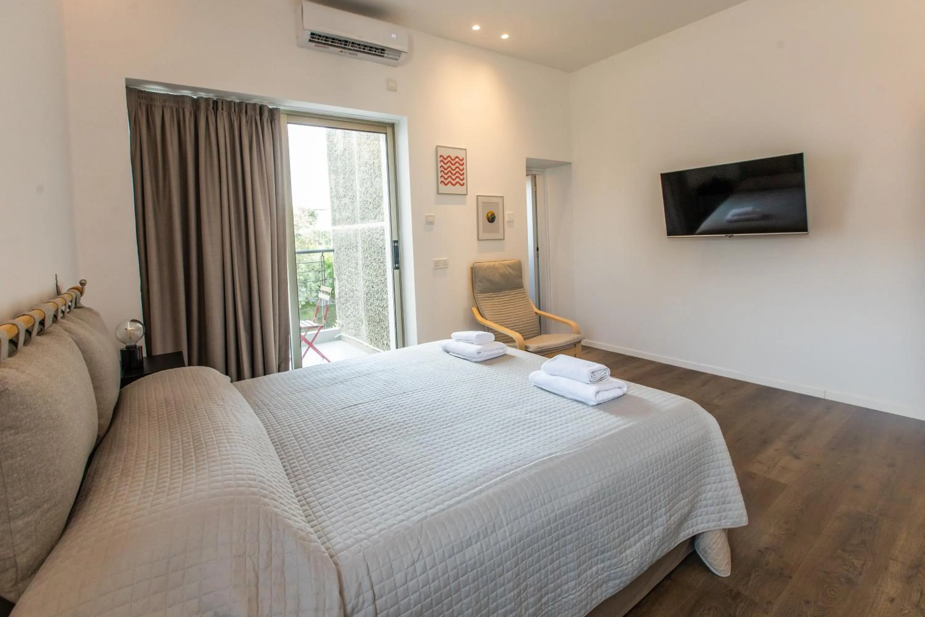 TV and multimedia, Bed in Rooms - Unique staying in Paphos Centre