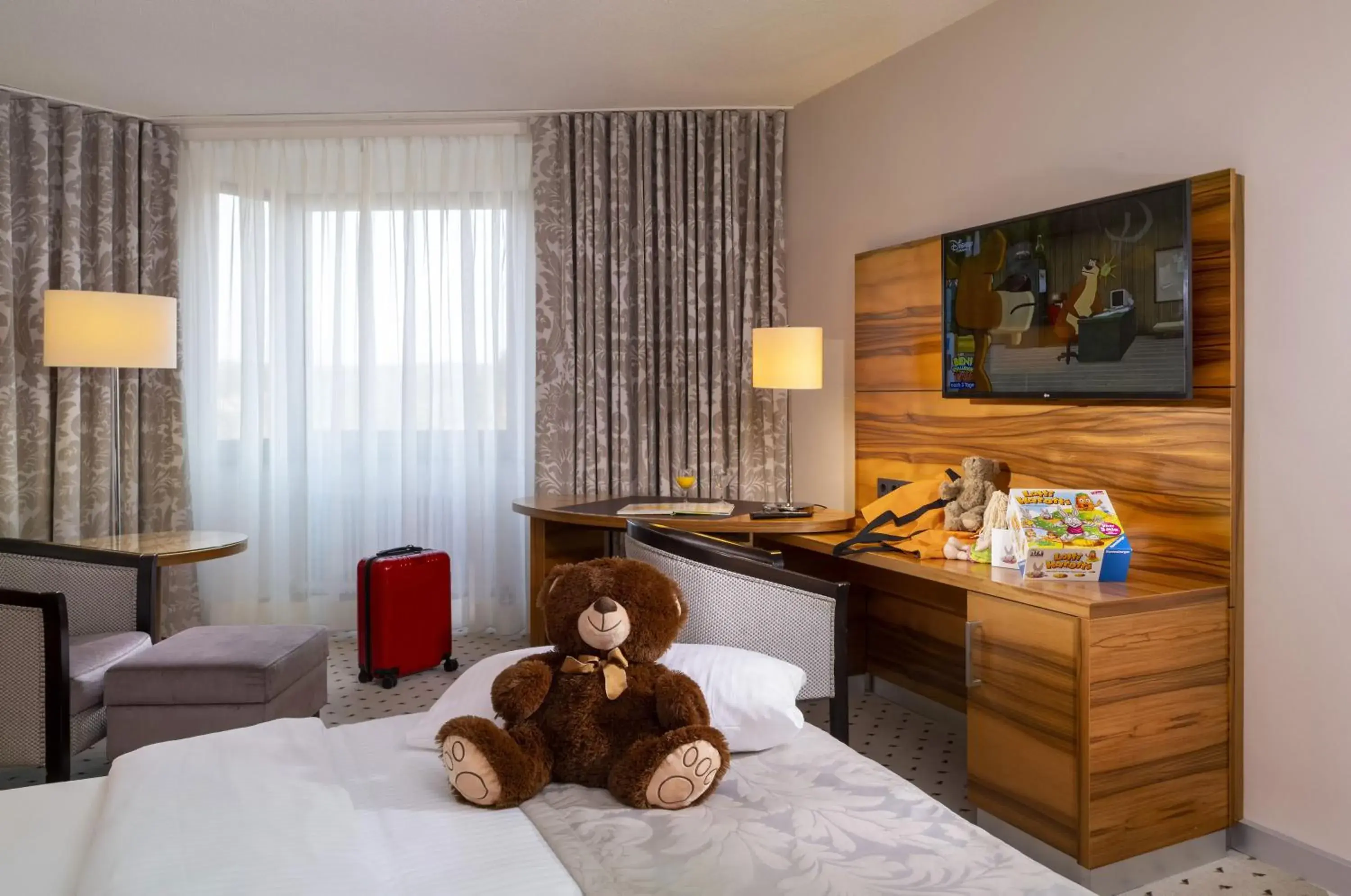 Photo of the whole room, Bed in Maritim Hotel Bad Homburg Photo of the whole room, Bed in Maritim Hotel Bad Homburg