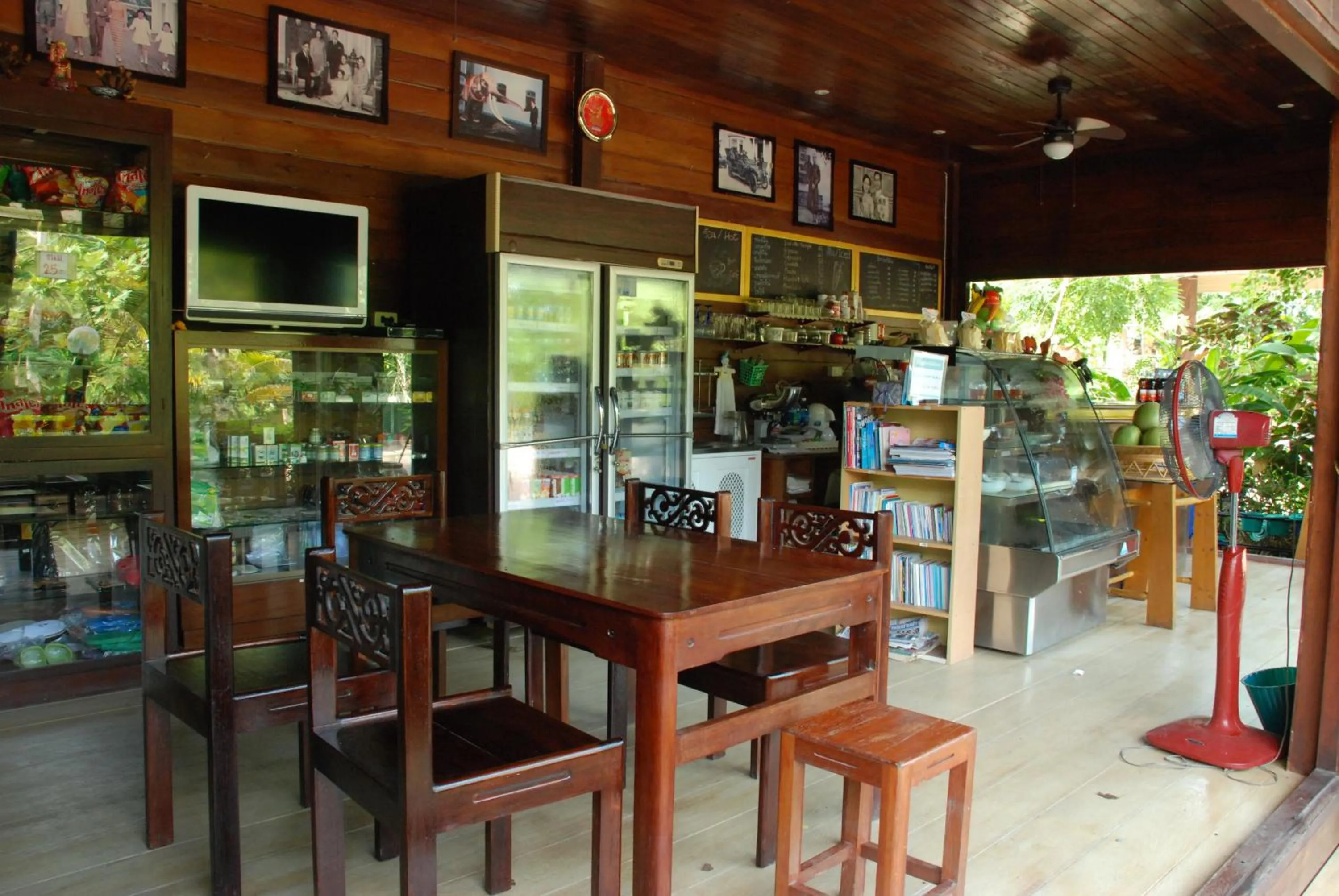 On-site shops in Baantip Suantong