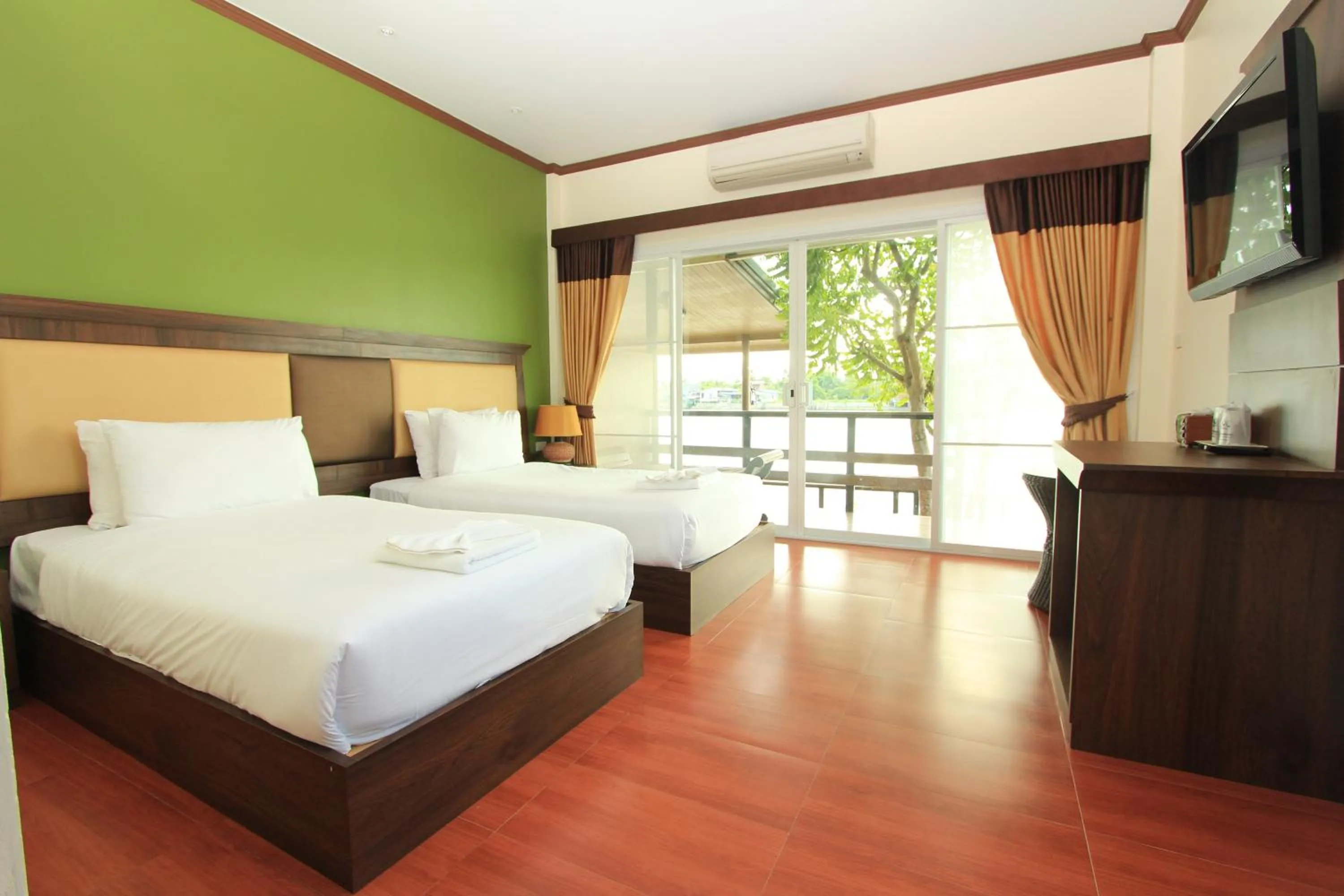 Photo of the whole room, Bed in Baantip Suantong