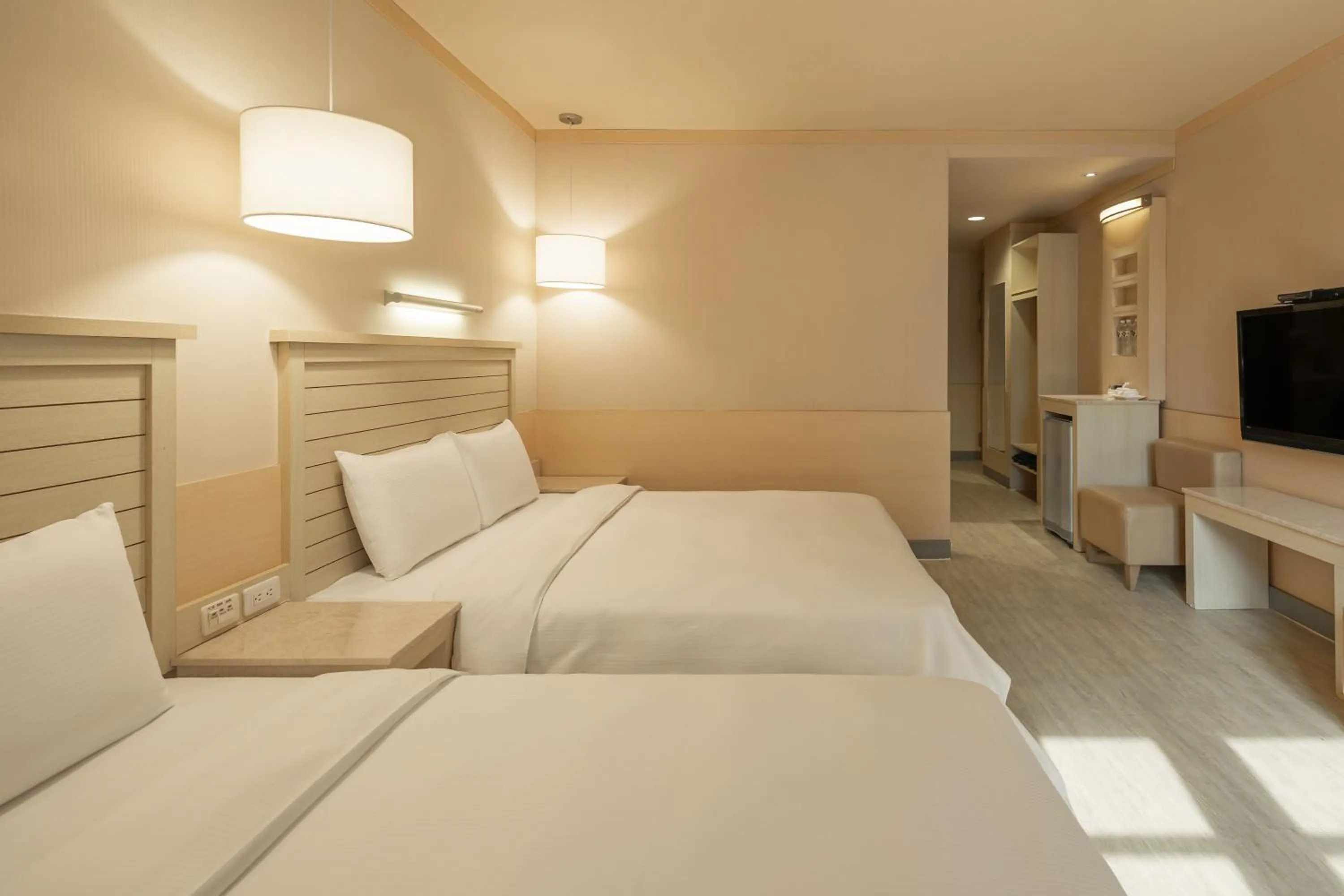 Coffee/tea facilities, Bed in Kindness Hotel - Jhong Jheng