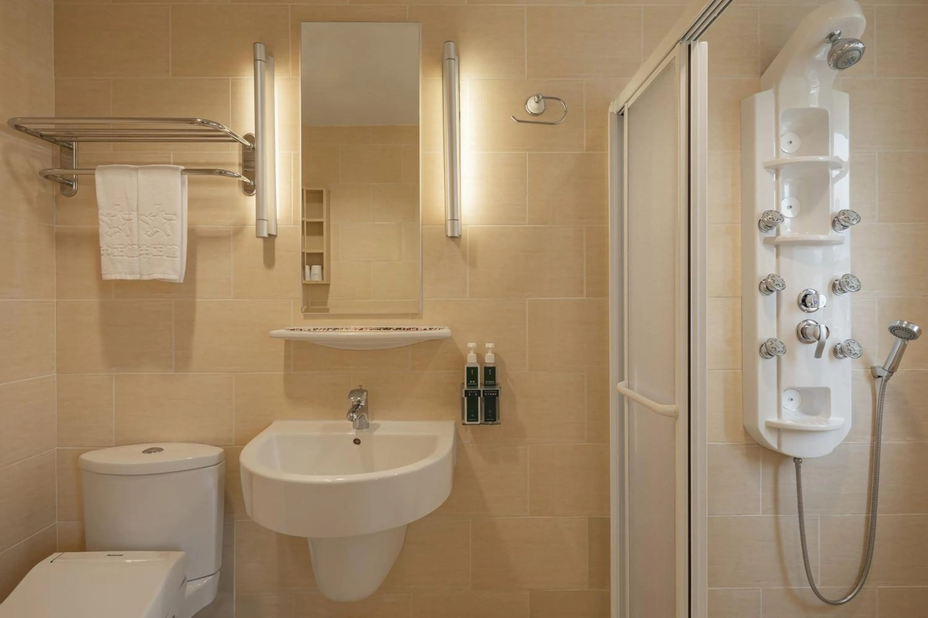 Shower in Kindness Hotel - Jhong Jheng