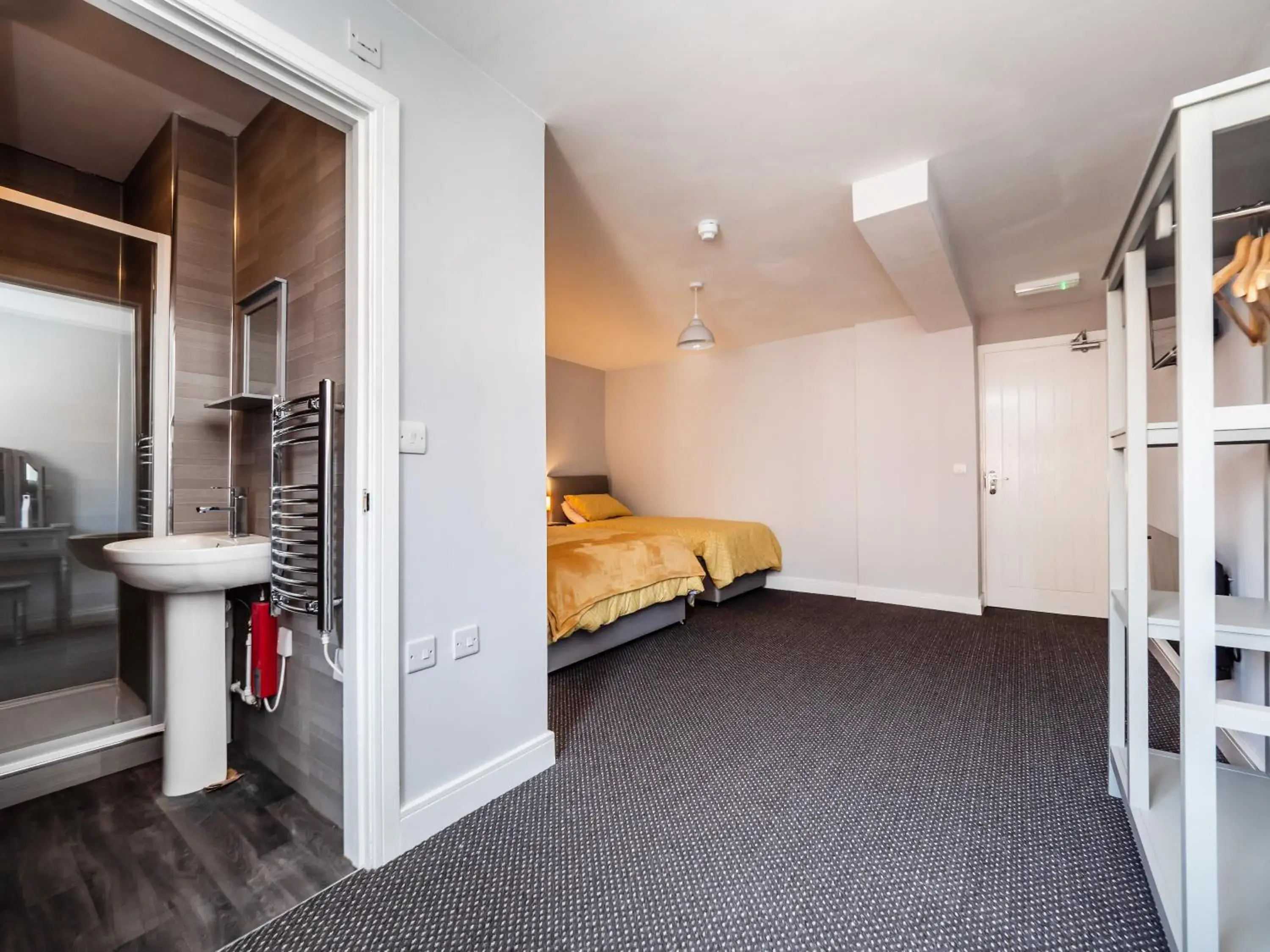 Double Room with Private Bathroom in Rooms at number 4 Double Room with Private Bathroom in Rooms at number 4