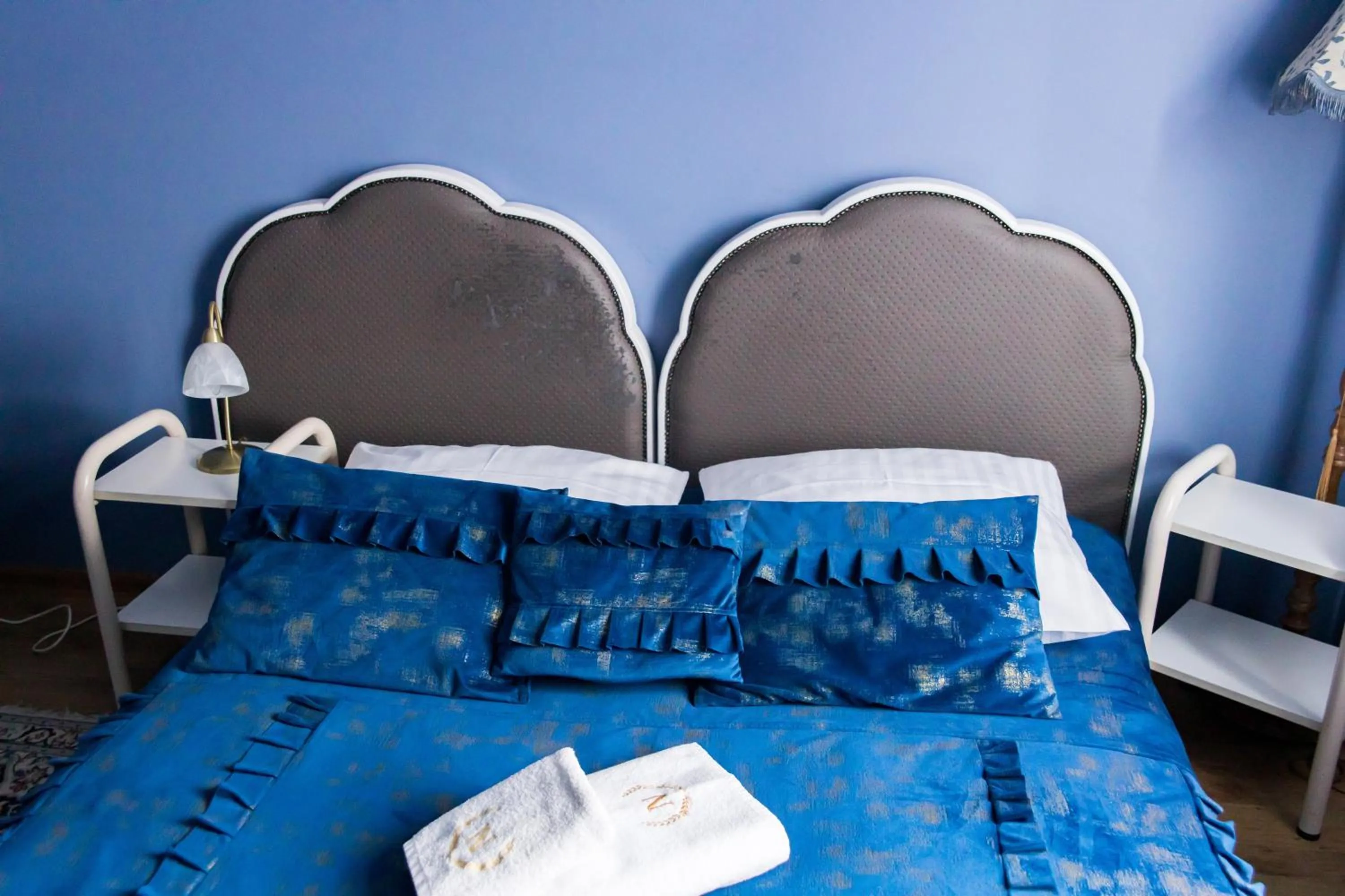 Bed in Hotel Napoleon