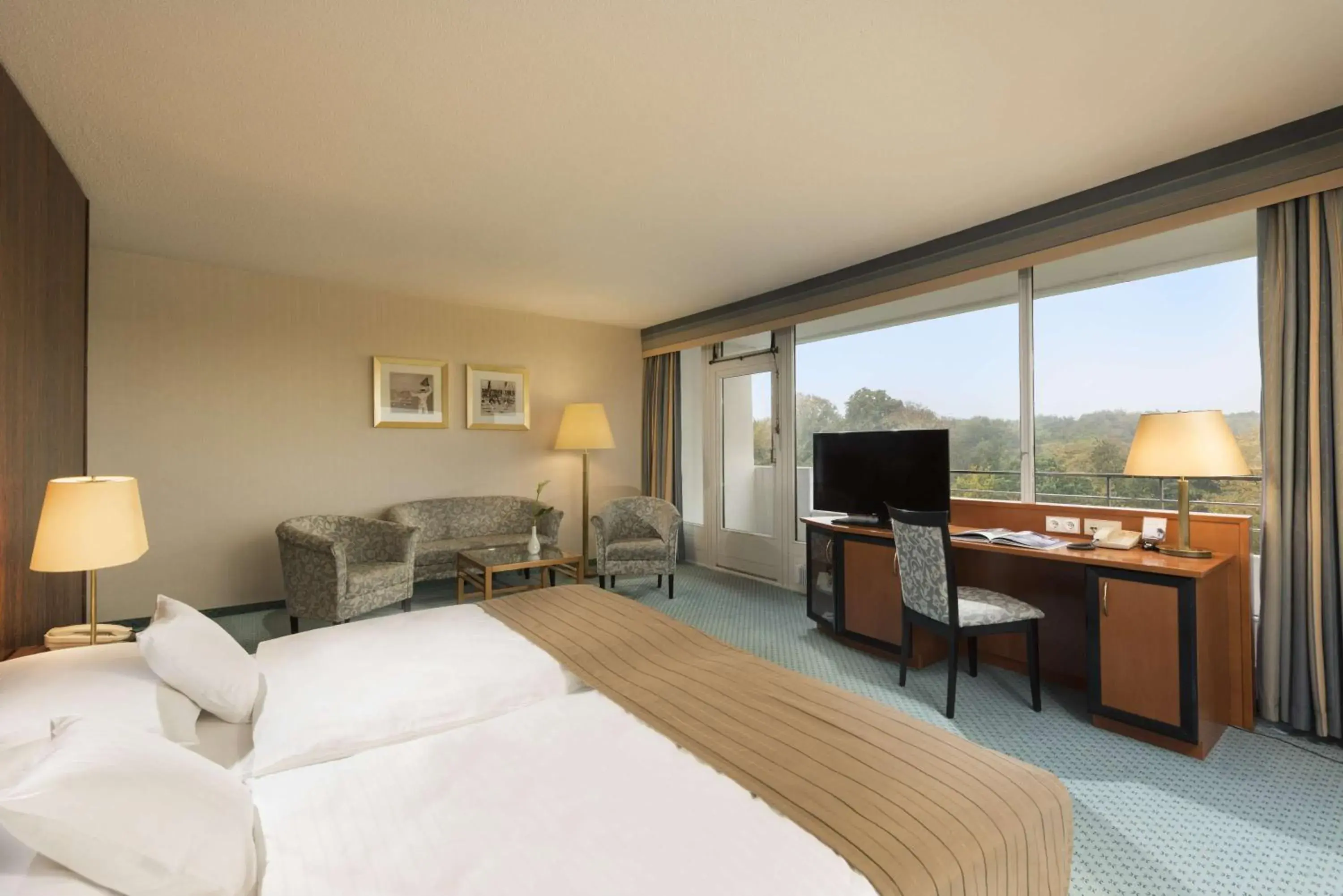 Bedroom, Bed in Maritim Hotel Bellevue Kiel Bedroom, Bed in Maritim Hotel Bellevue Kiel