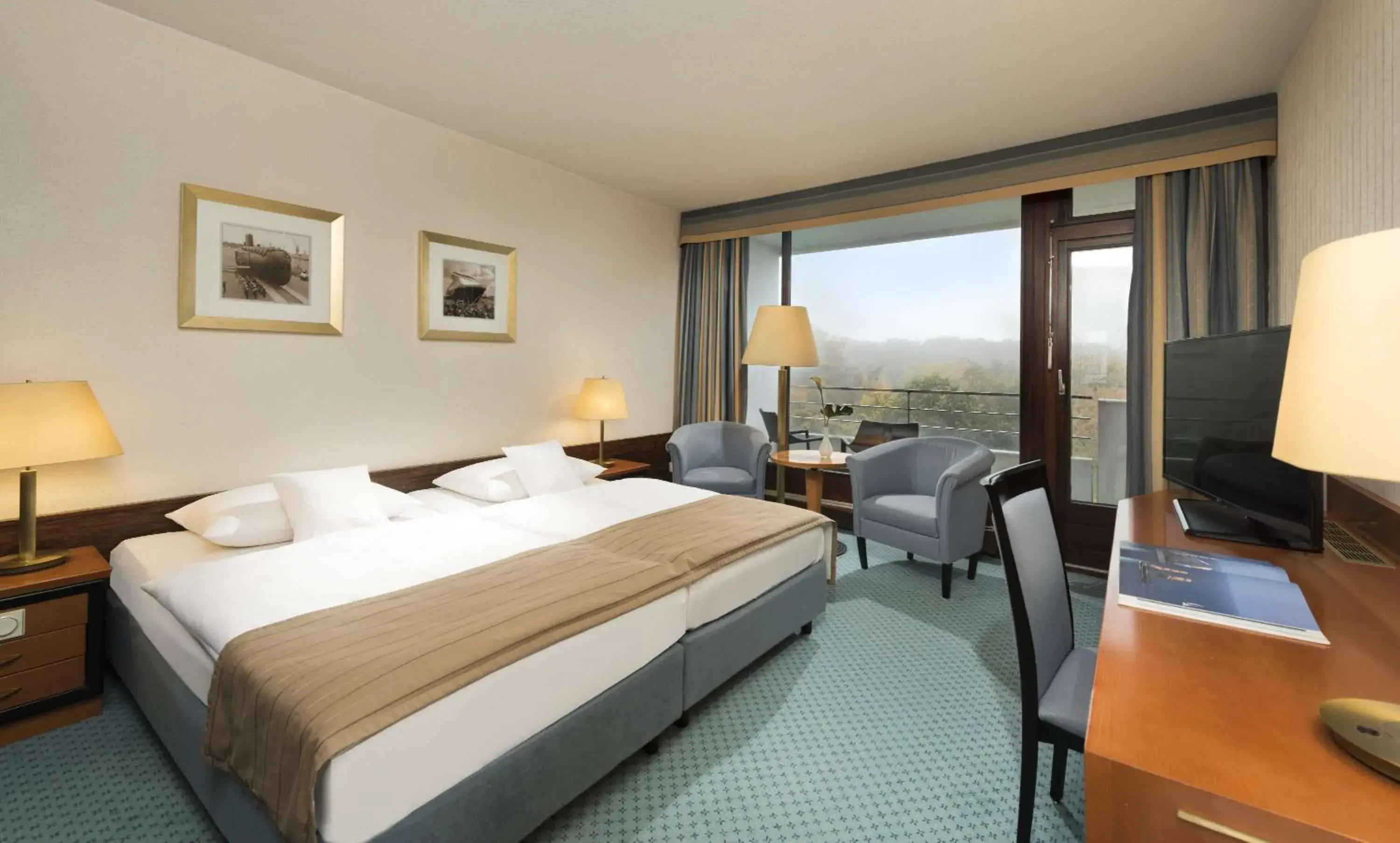 Bedroom, Bed in Maritim Hotel Bellevue Kiel Bedroom, Bed in Maritim Hotel Bellevue Kiel
