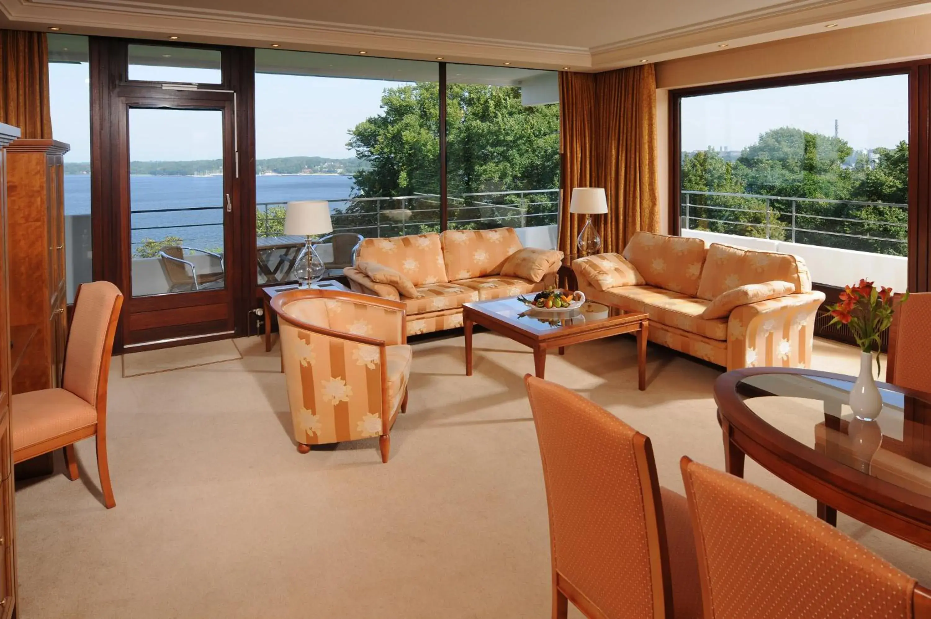 Living room in Maritim Hotel Bellevue Kiel Living room in Maritim Hotel Bellevue Kiel