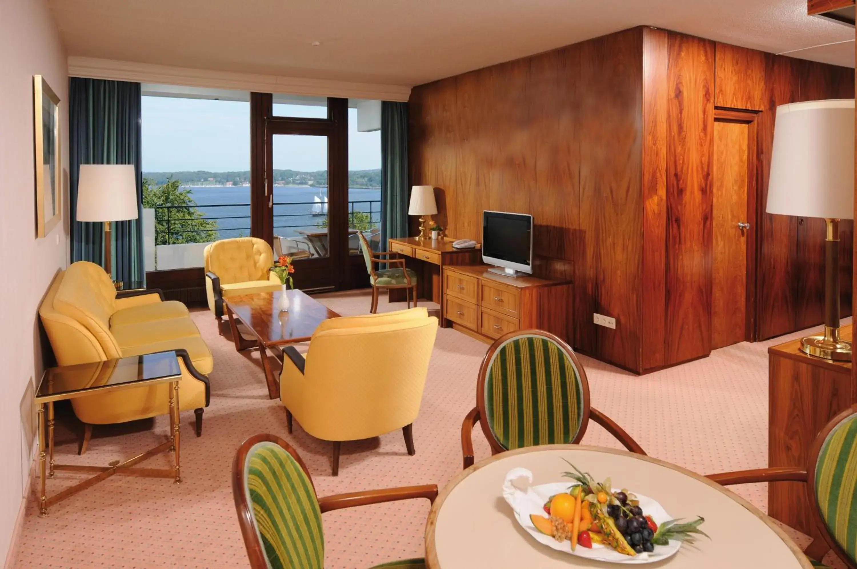 Living room in Maritim Hotel Bellevue Kiel Living room in Maritim Hotel Bellevue Kiel