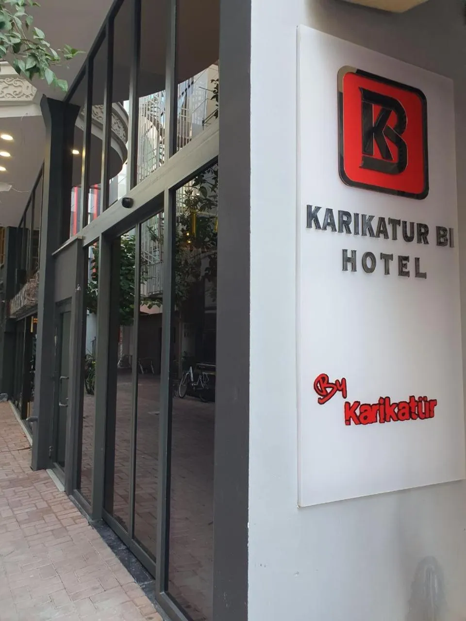 Karikatür Bi Hotel
