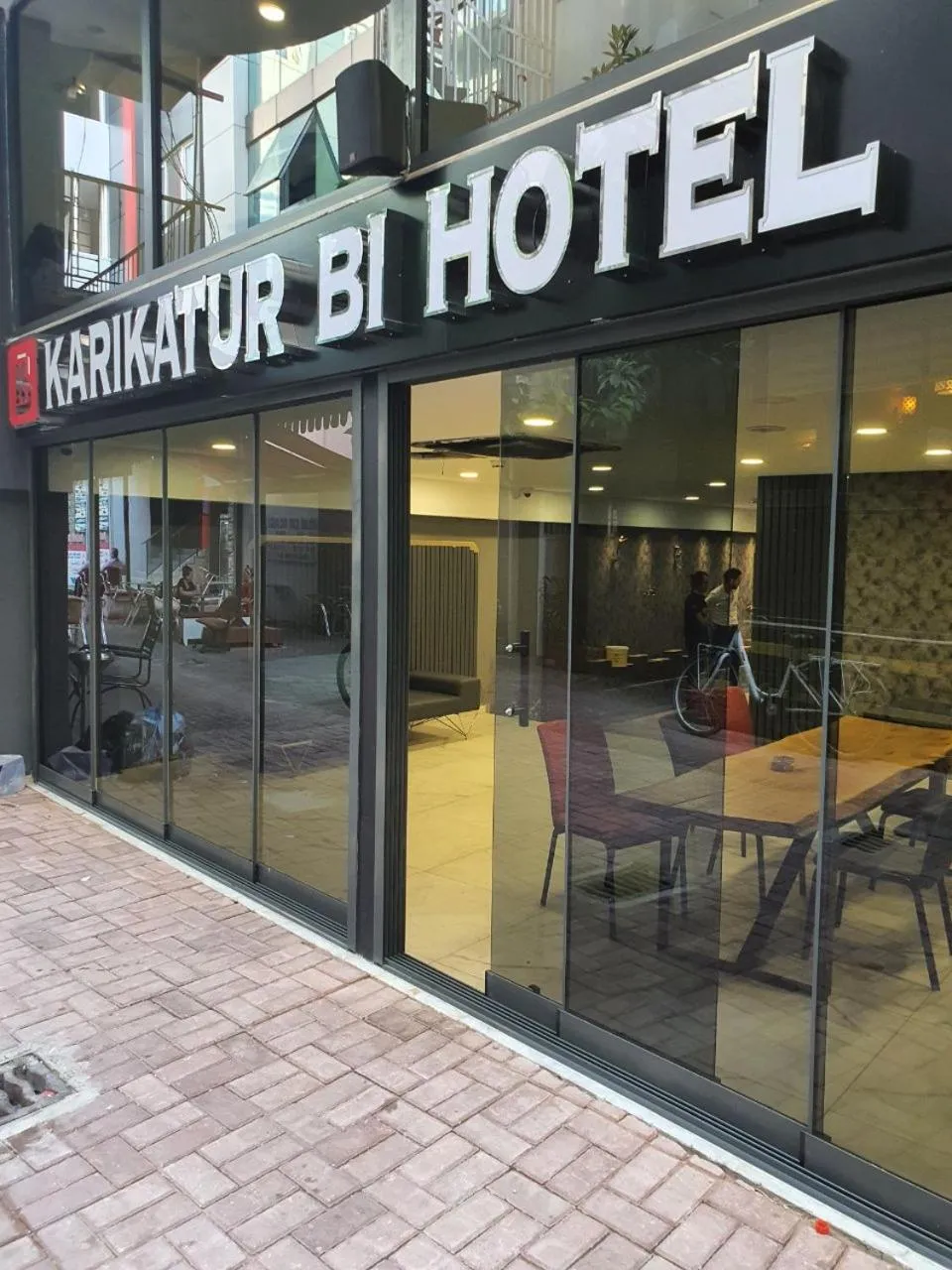 Karikatür Bi Hotel
