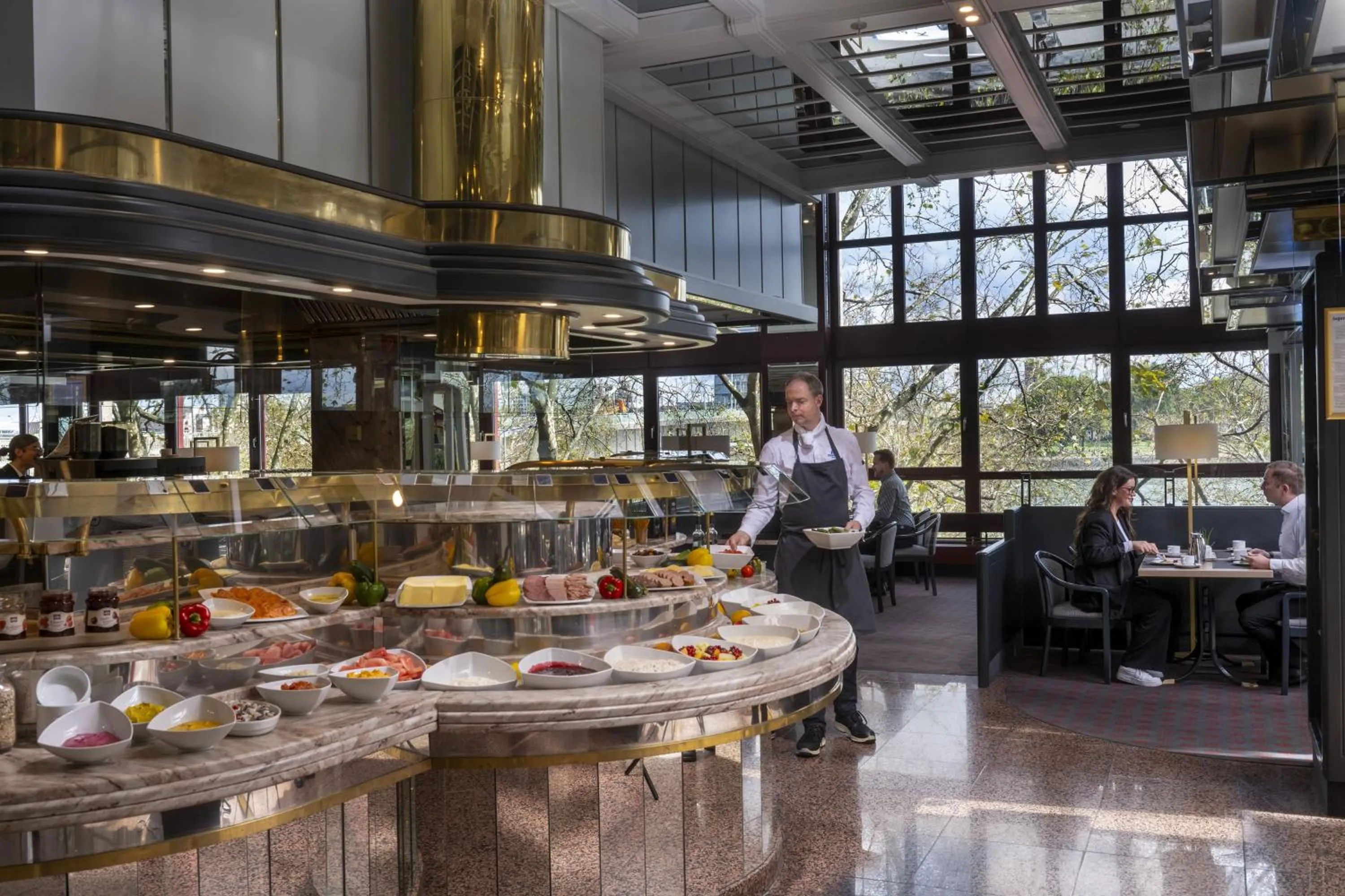 Dining area in Maritim Hotel Köln