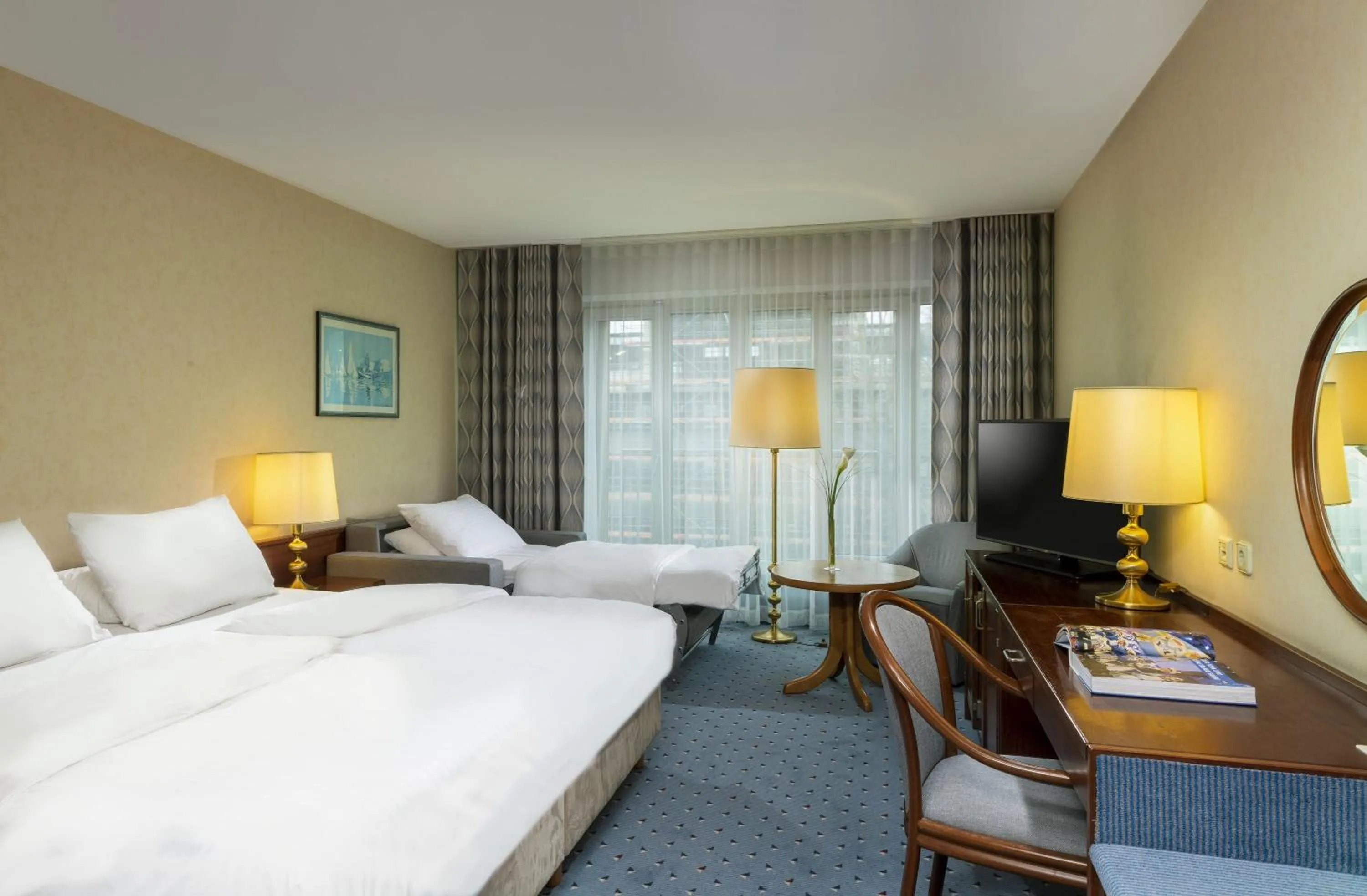 Bedroom, Bed in Maritim Hotel Köln