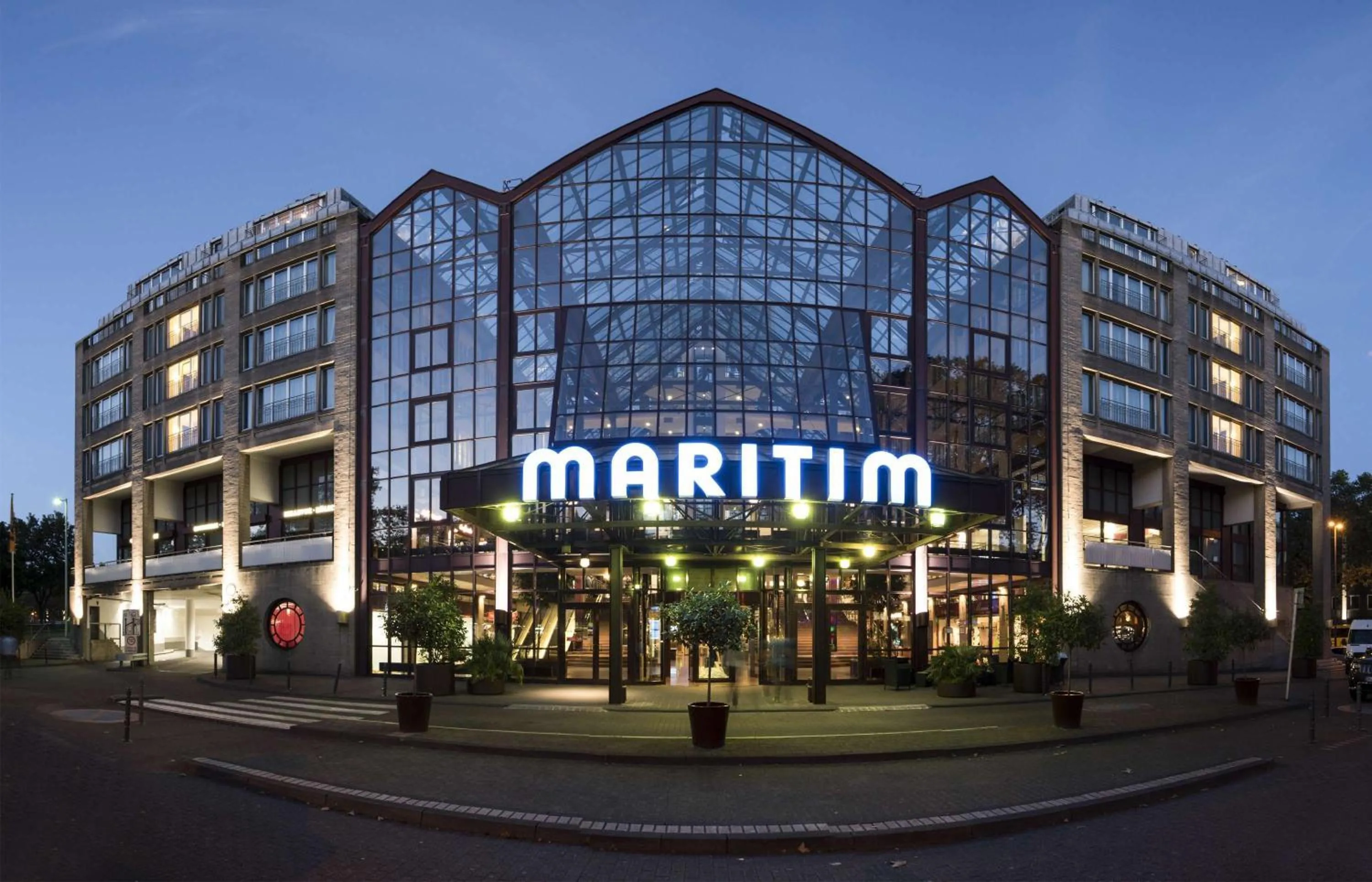 Facade/entrance in Maritim Hotel Köln