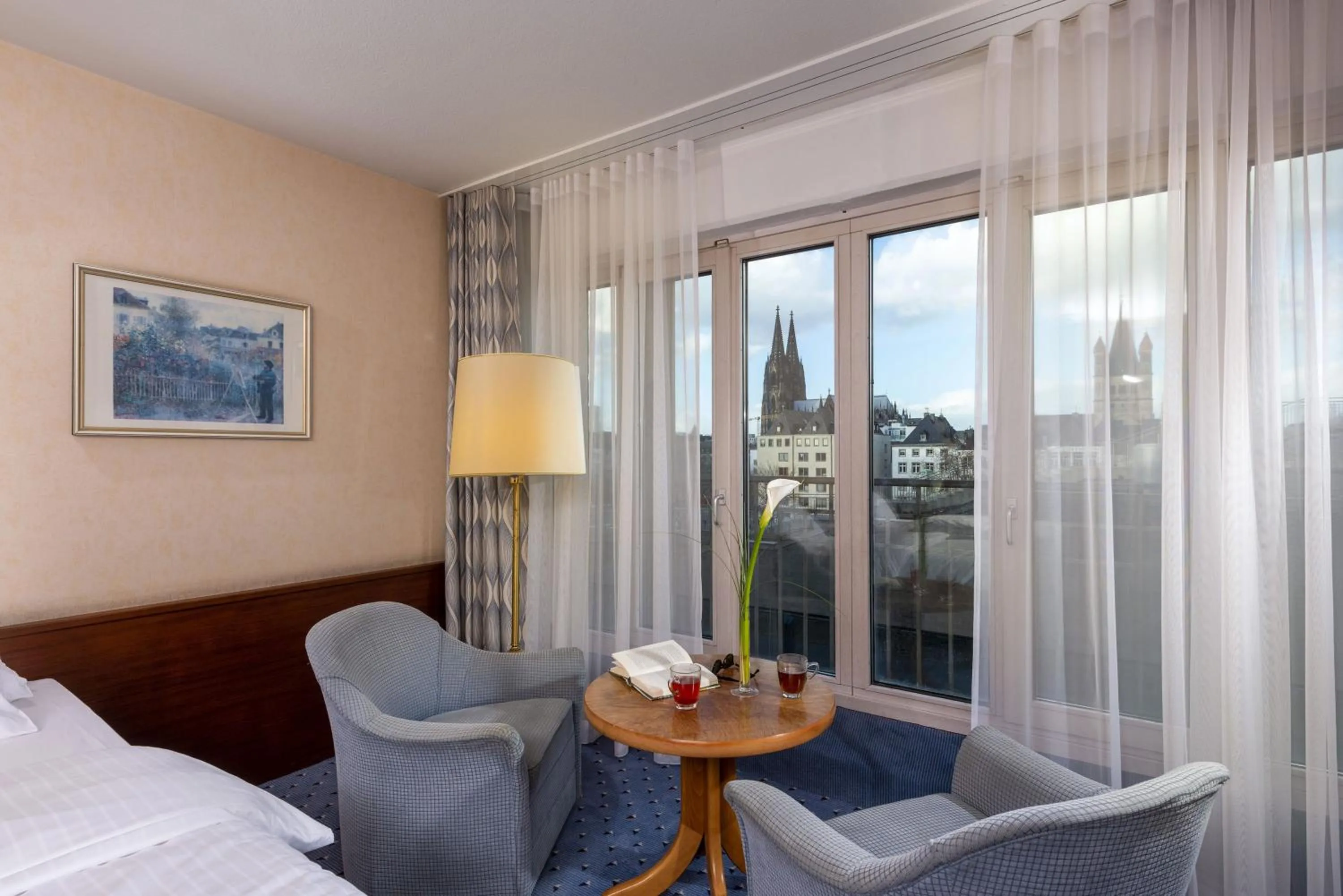View (from property/room), Bed in Maritim Hotel Köln