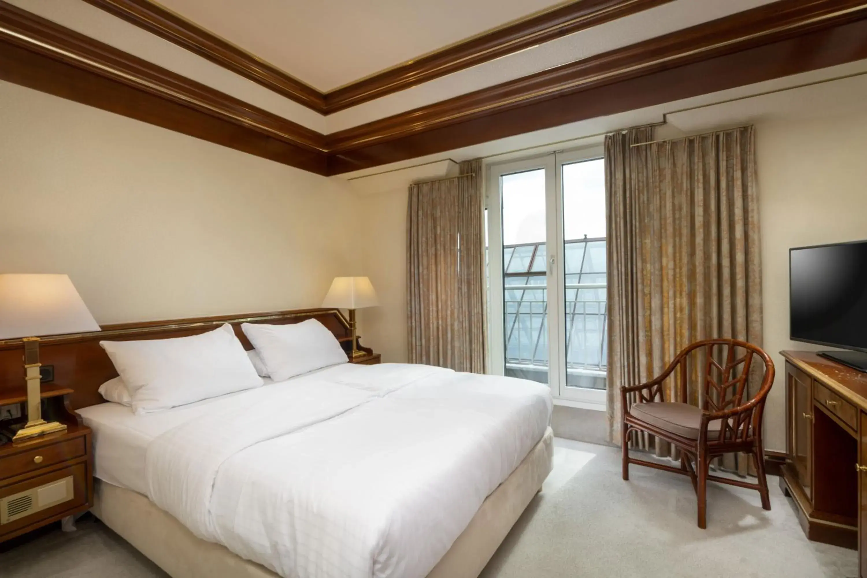 Bedroom, Bed in Maritim Hotel Köln Bedroom, Bed in Maritim Hotel Köln