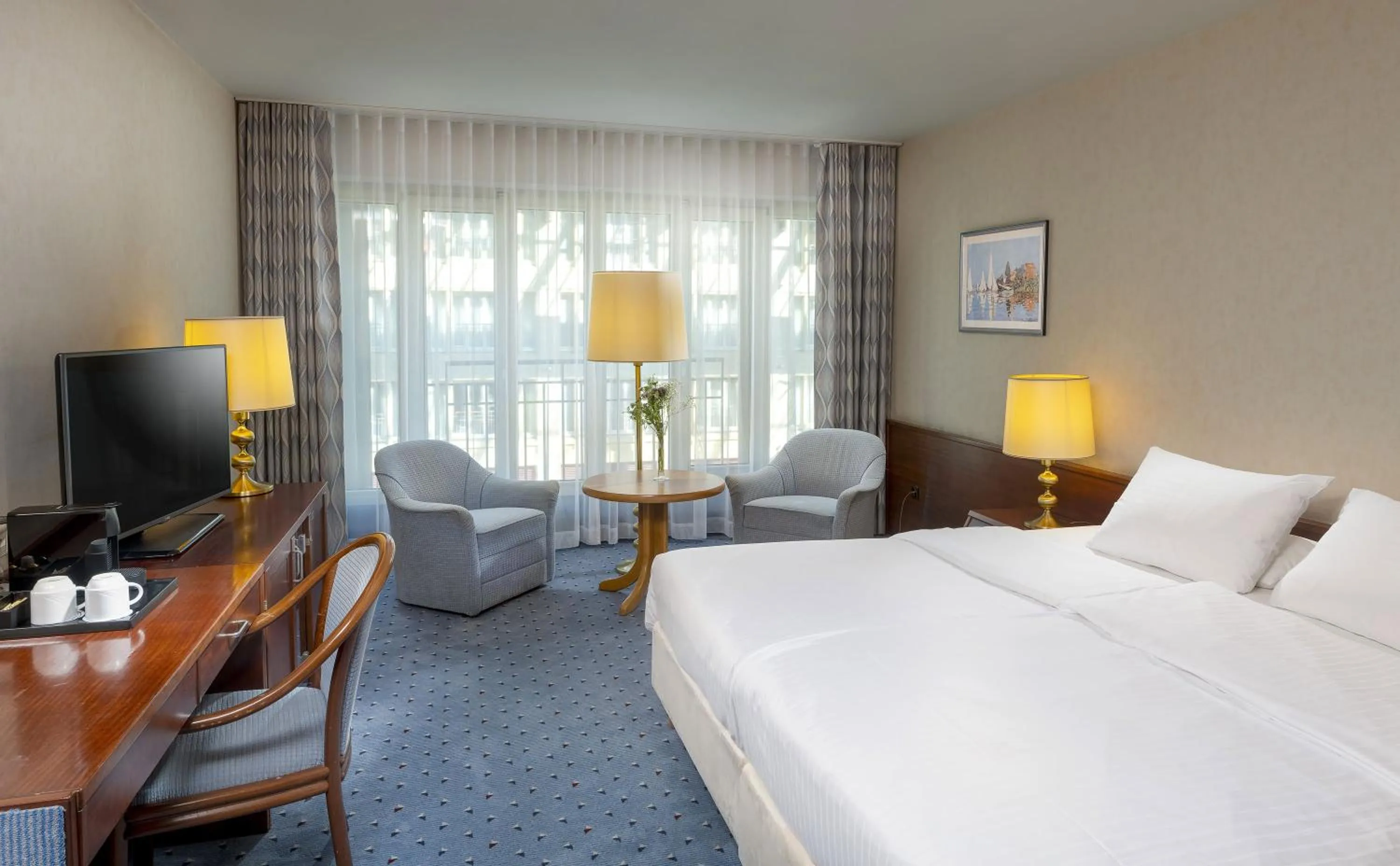 Bedroom, Bed in Maritim Hotel Köln