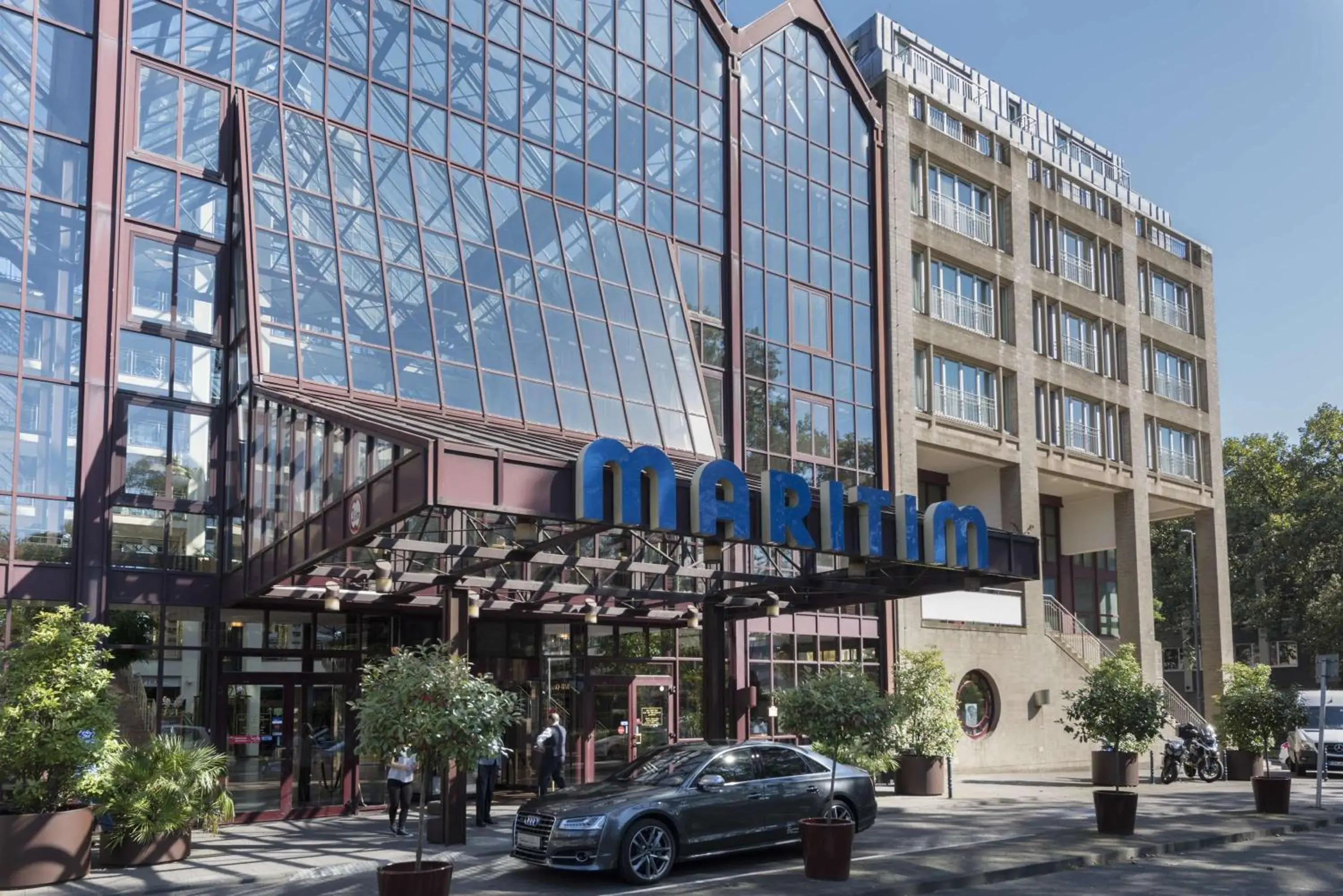 Facade/entrance in Maritim Hotel Köln Facade/entrance in Maritim Hotel Köln