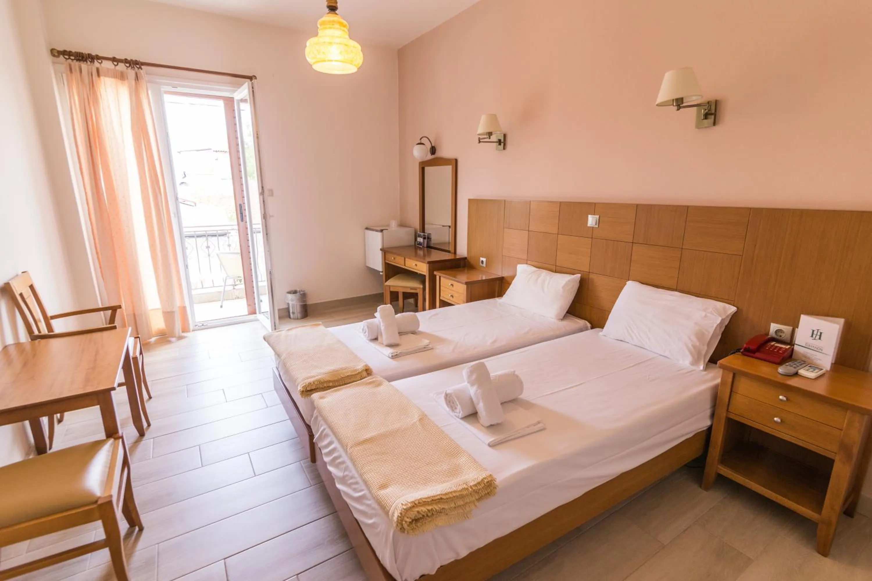 Photo of the whole room, Bed in Idillion