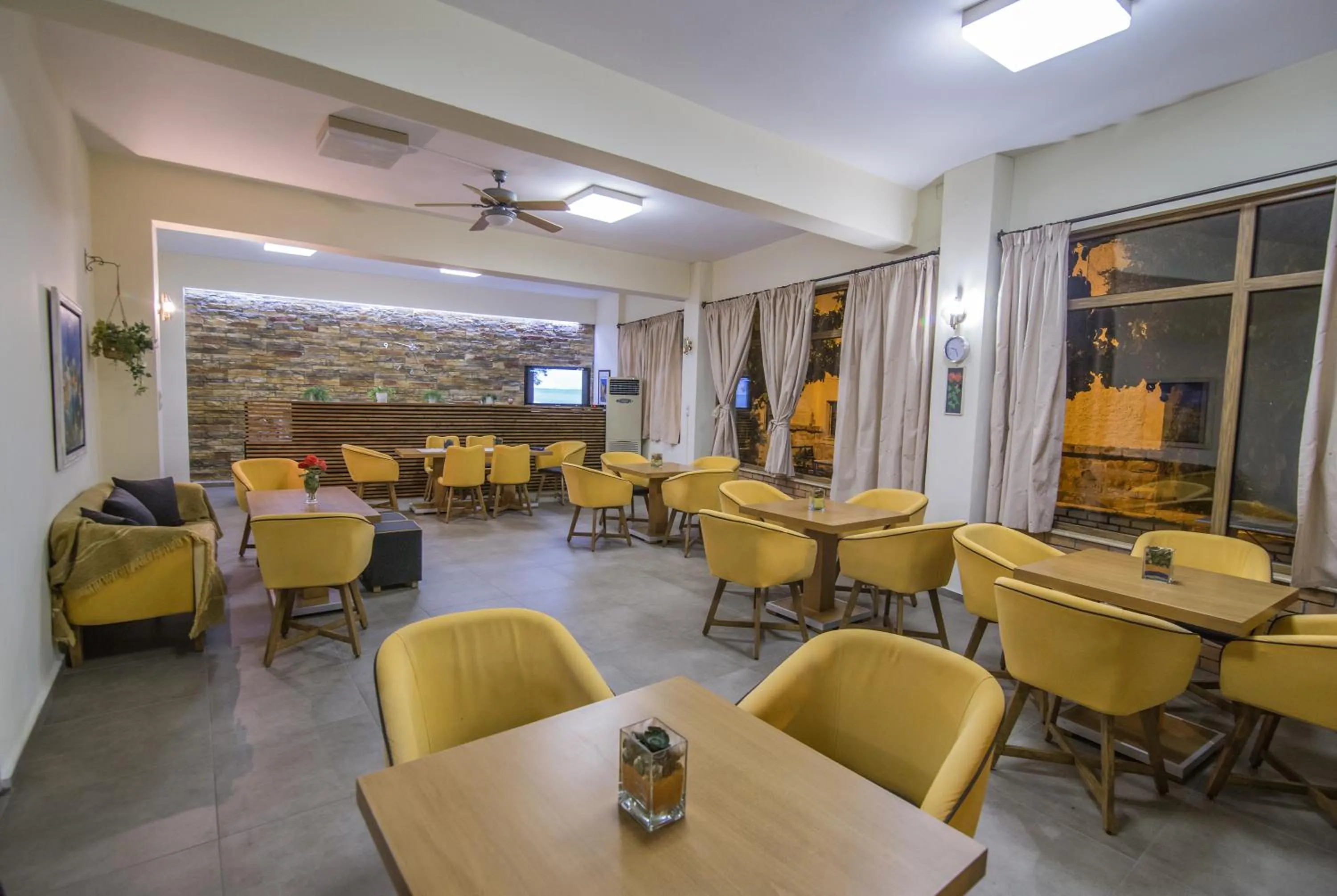 Communal lounge/ TV room in Idillion