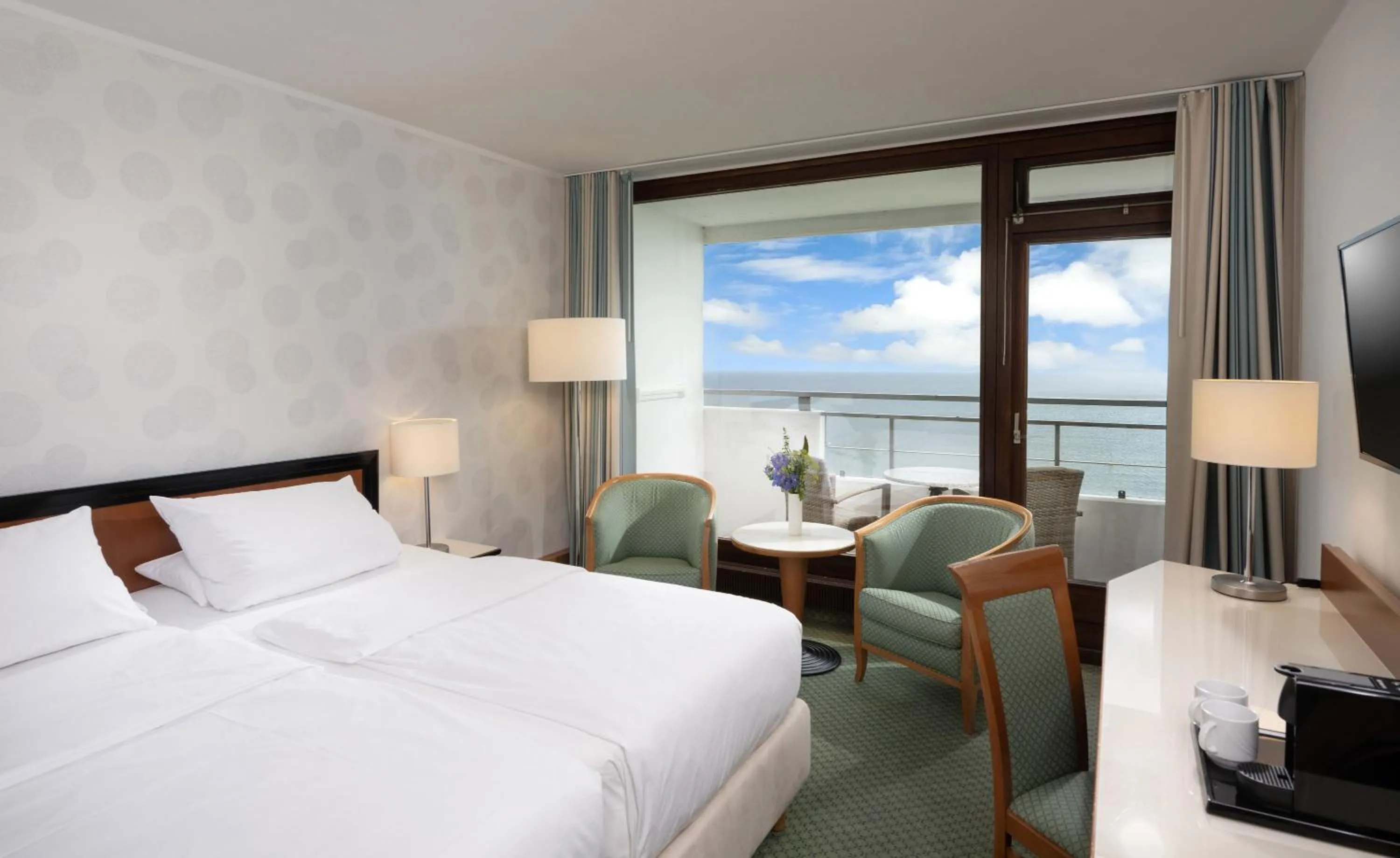 Photo of the whole room, Bed in Maritim Seehotel Timmendorfer Strand