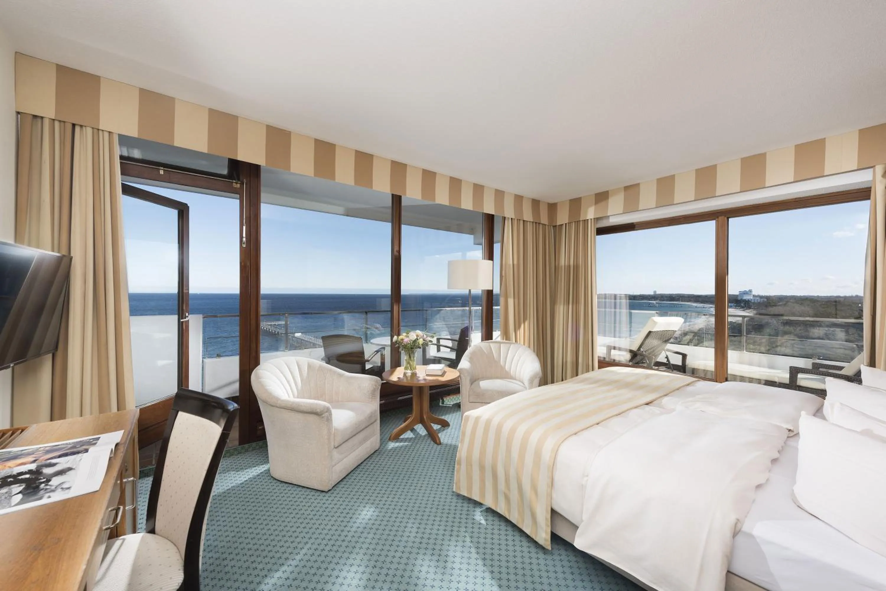 Photo of the whole room, Bed in Maritim Seehotel Timmendorfer Strand