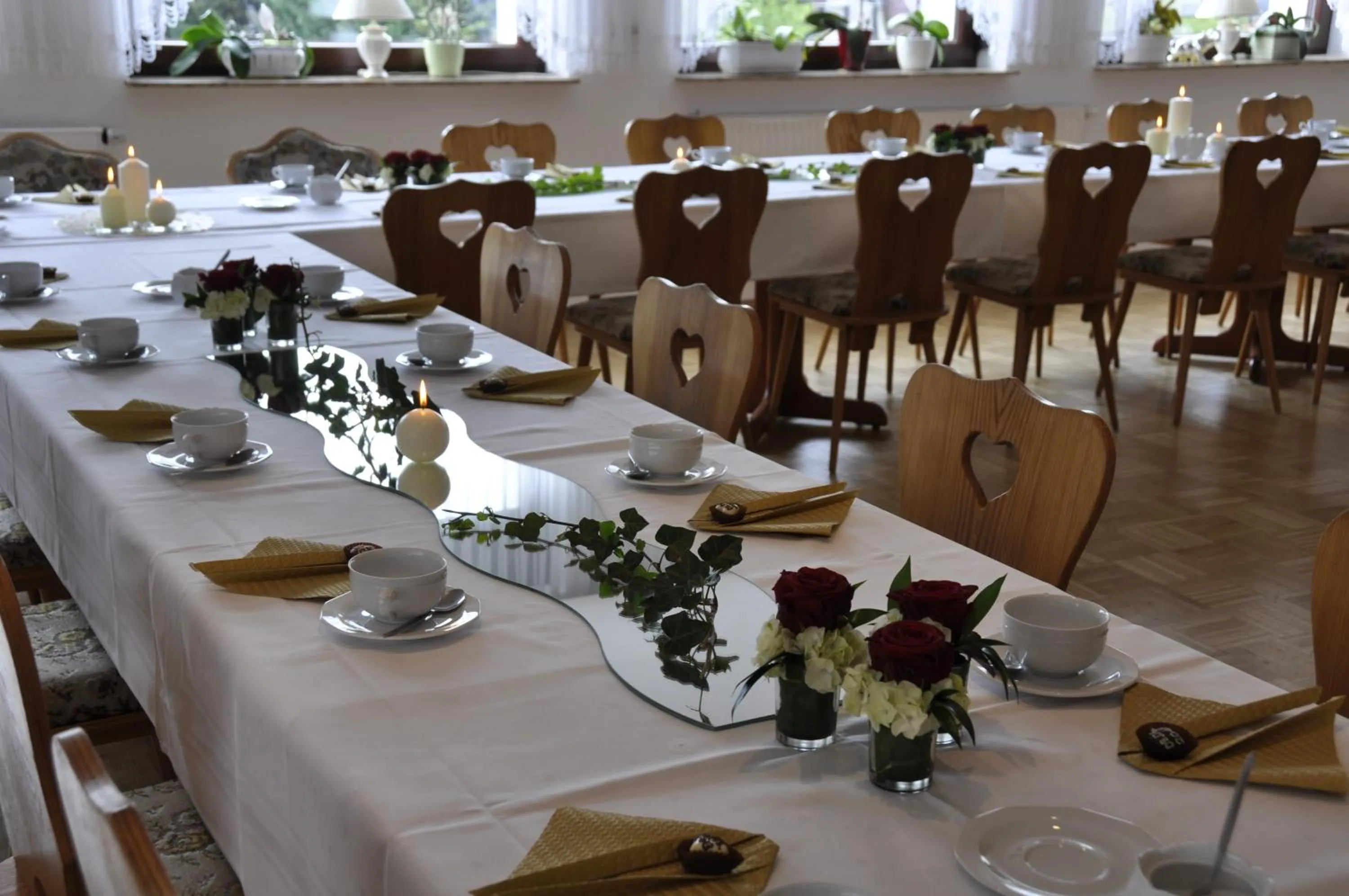 Restaurant/places to eat in Hotel Berggarten