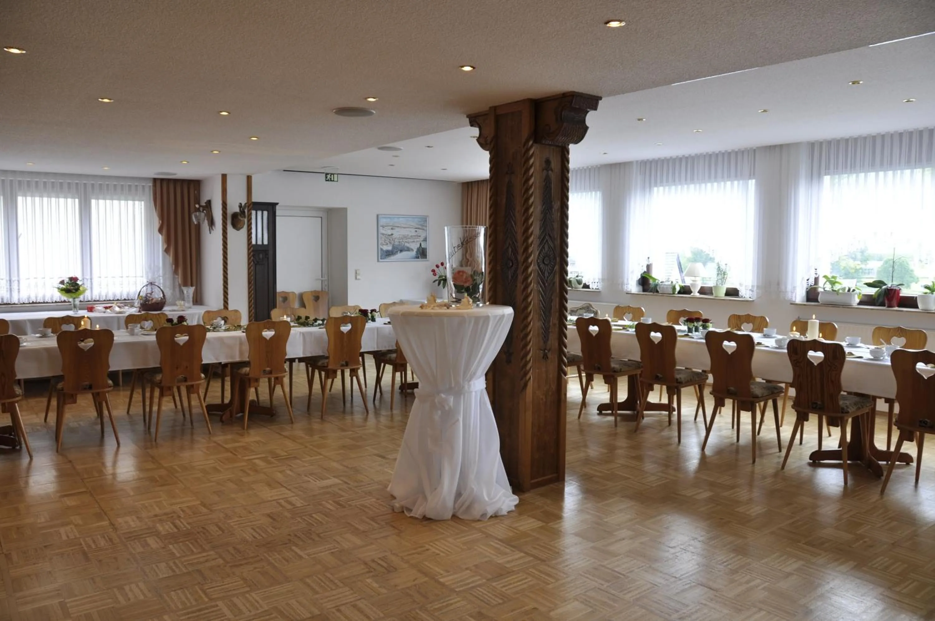 Restaurant/places to eat in Hotel Berggarten