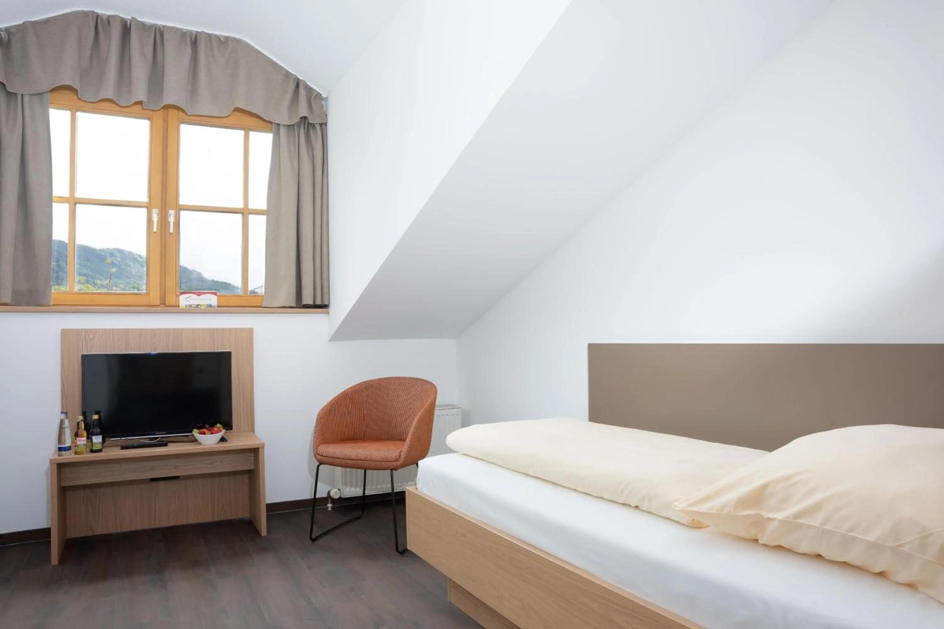 Photo of the whole room, Bed in Hotel zur Post