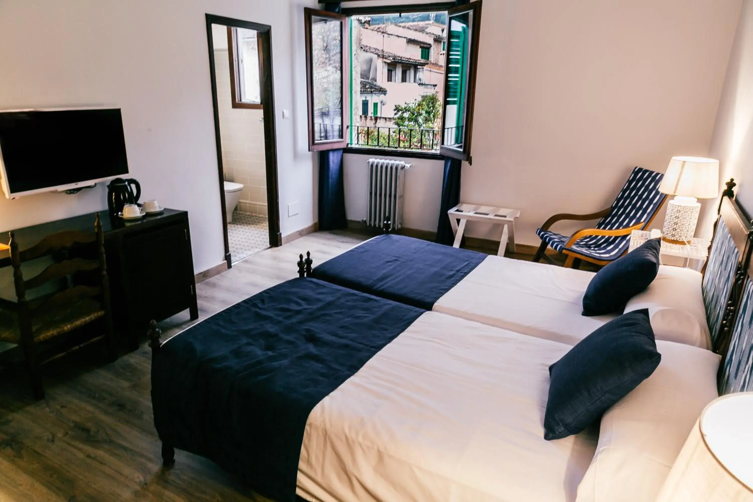 Bedroom, Bed in Hotel El Guía Bedroom, Bed in Hotel El Guía