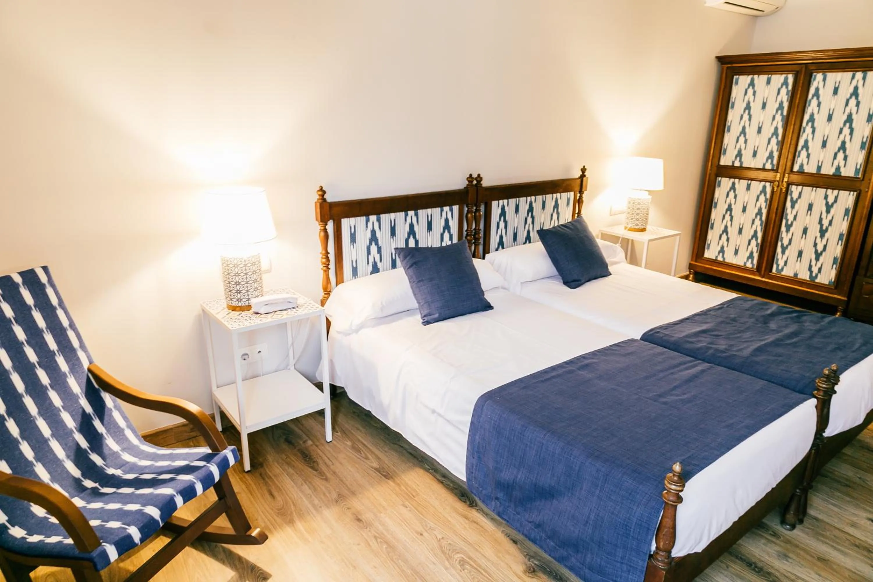 Bedroom, Bed in Hotel El Guía