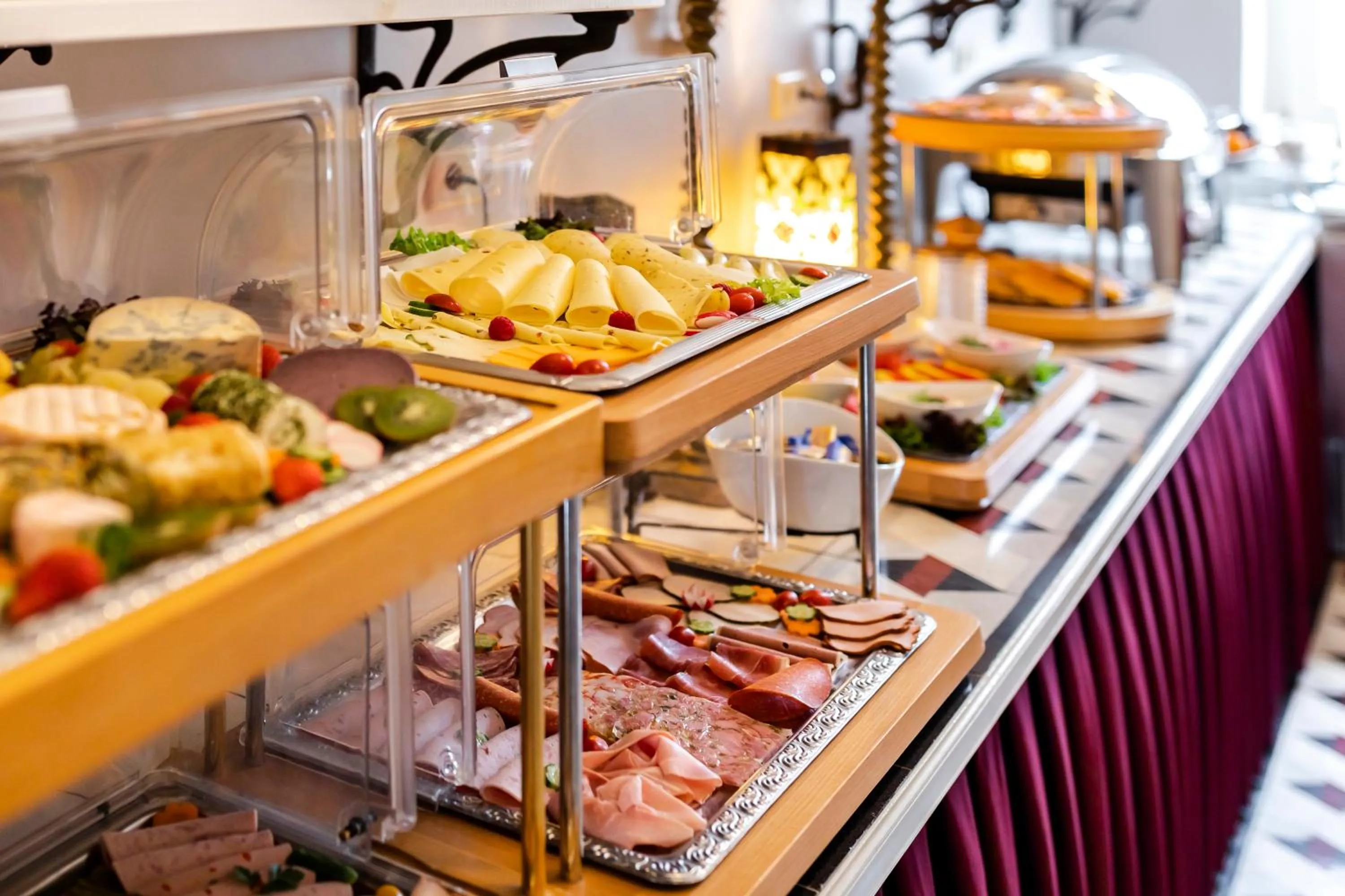 Buffet breakfast in Hotel & Restaurant Villa Ulmenhof