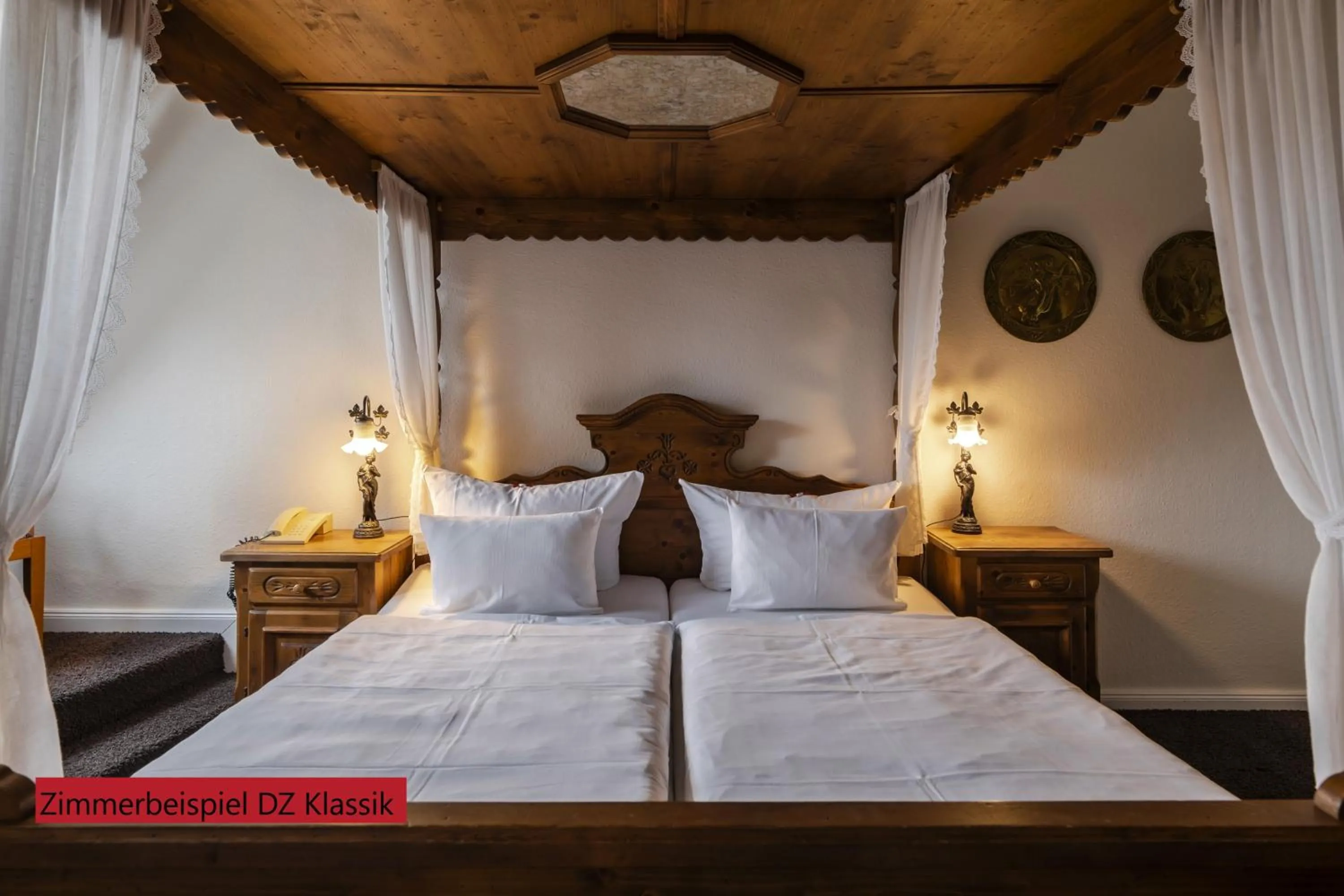 Photo of the whole room, Bed in Hotel & Restaurant Villa Ulmenhof