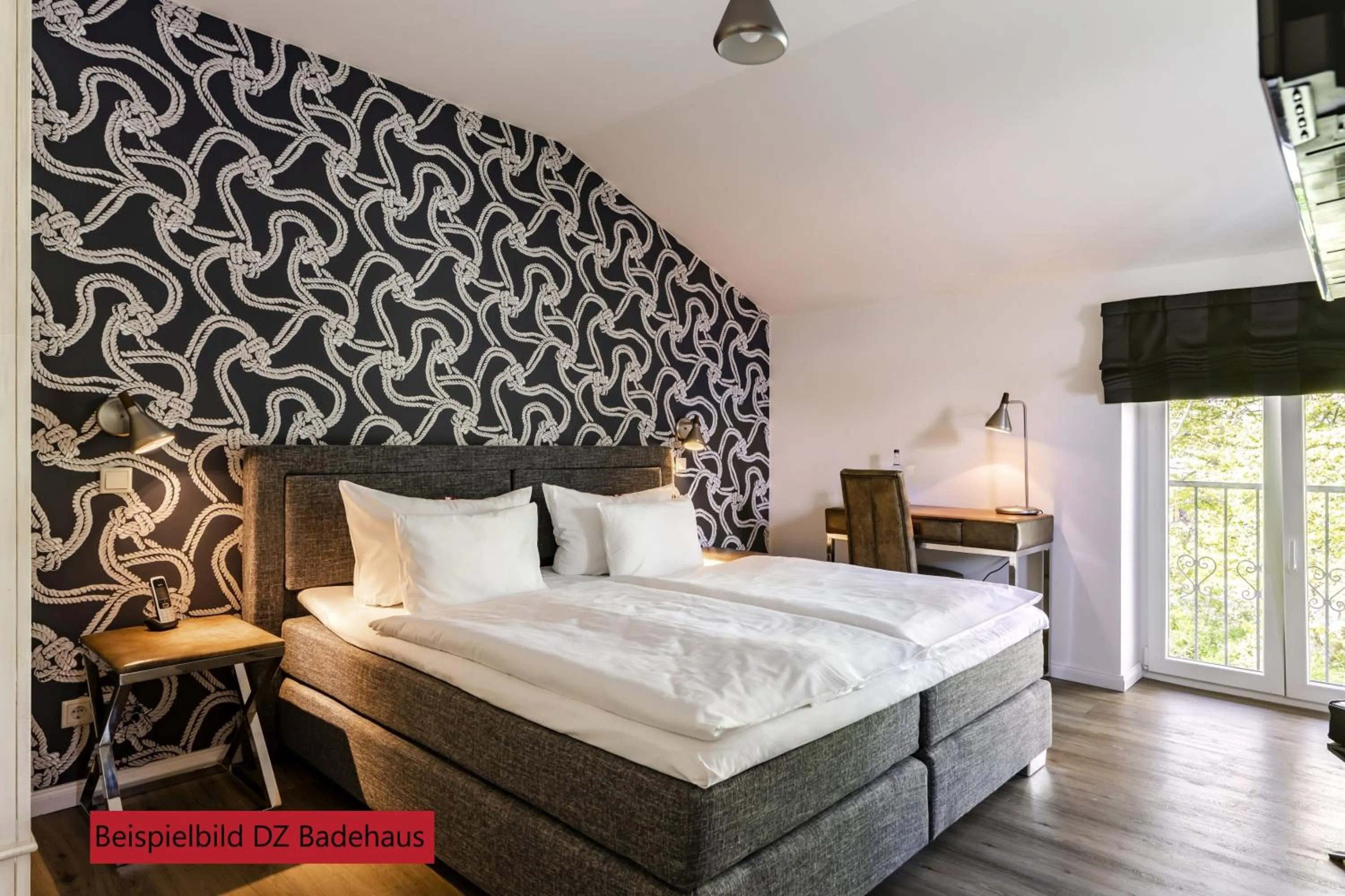 Photo of the whole room, Bed in Hotel & Restaurant Villa Ulmenhof