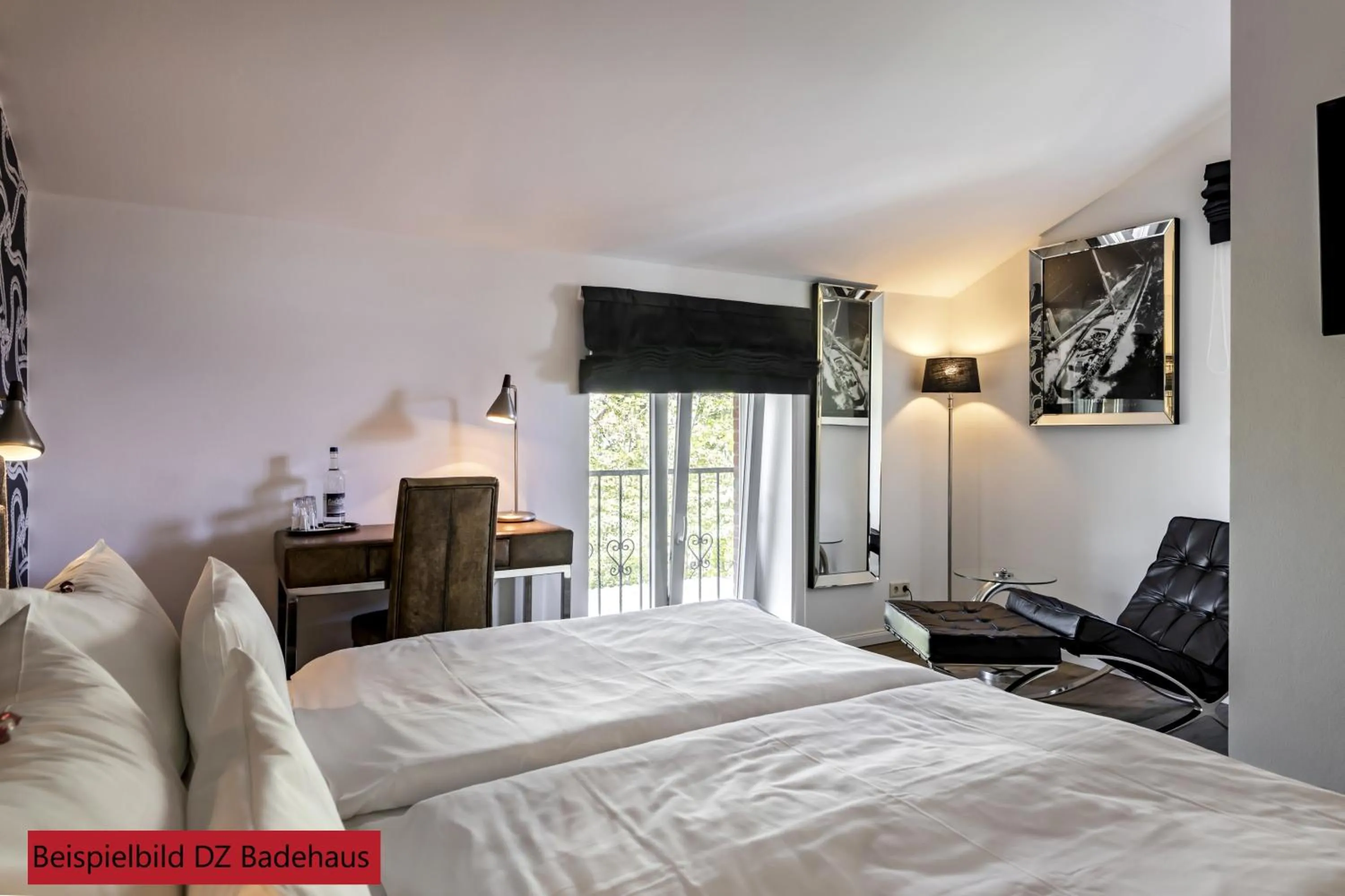 Photo of the whole room, Bed in Hotel & Restaurant Villa Ulmenhof