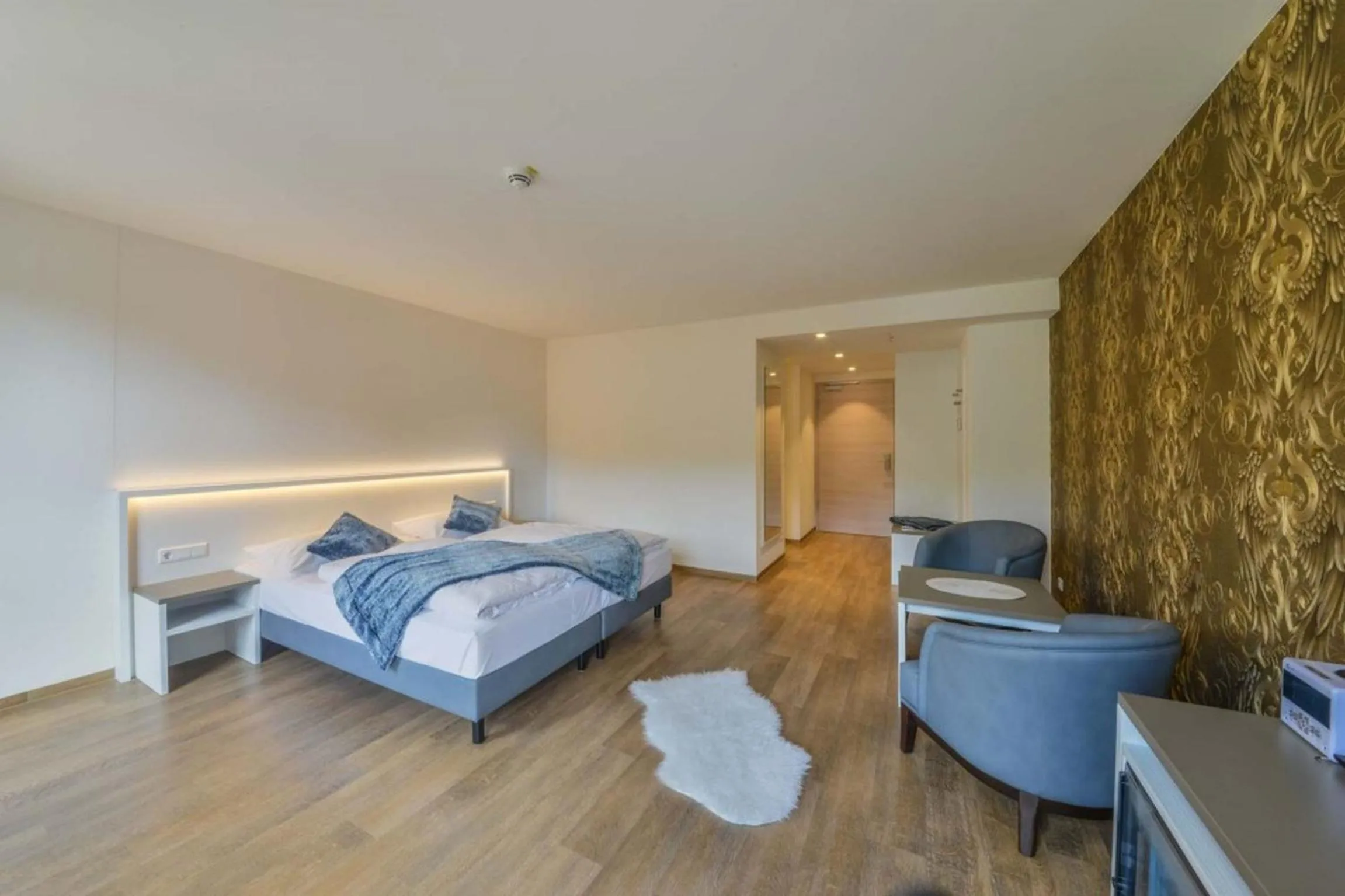 Photo of the whole room, Bed in Hotel Gasthof Heckl