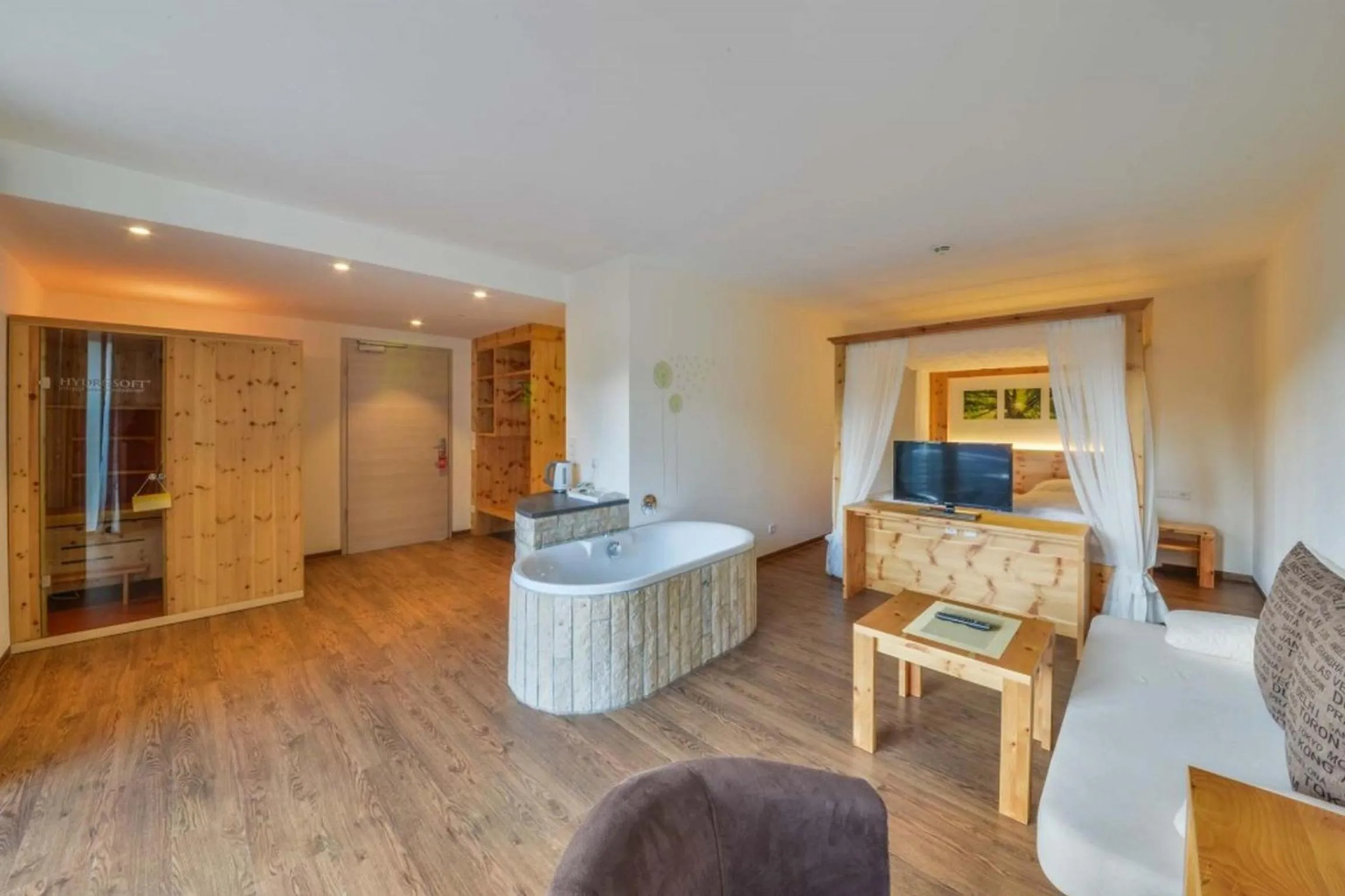 Photo of the whole room in Hotel Gasthof Heckl