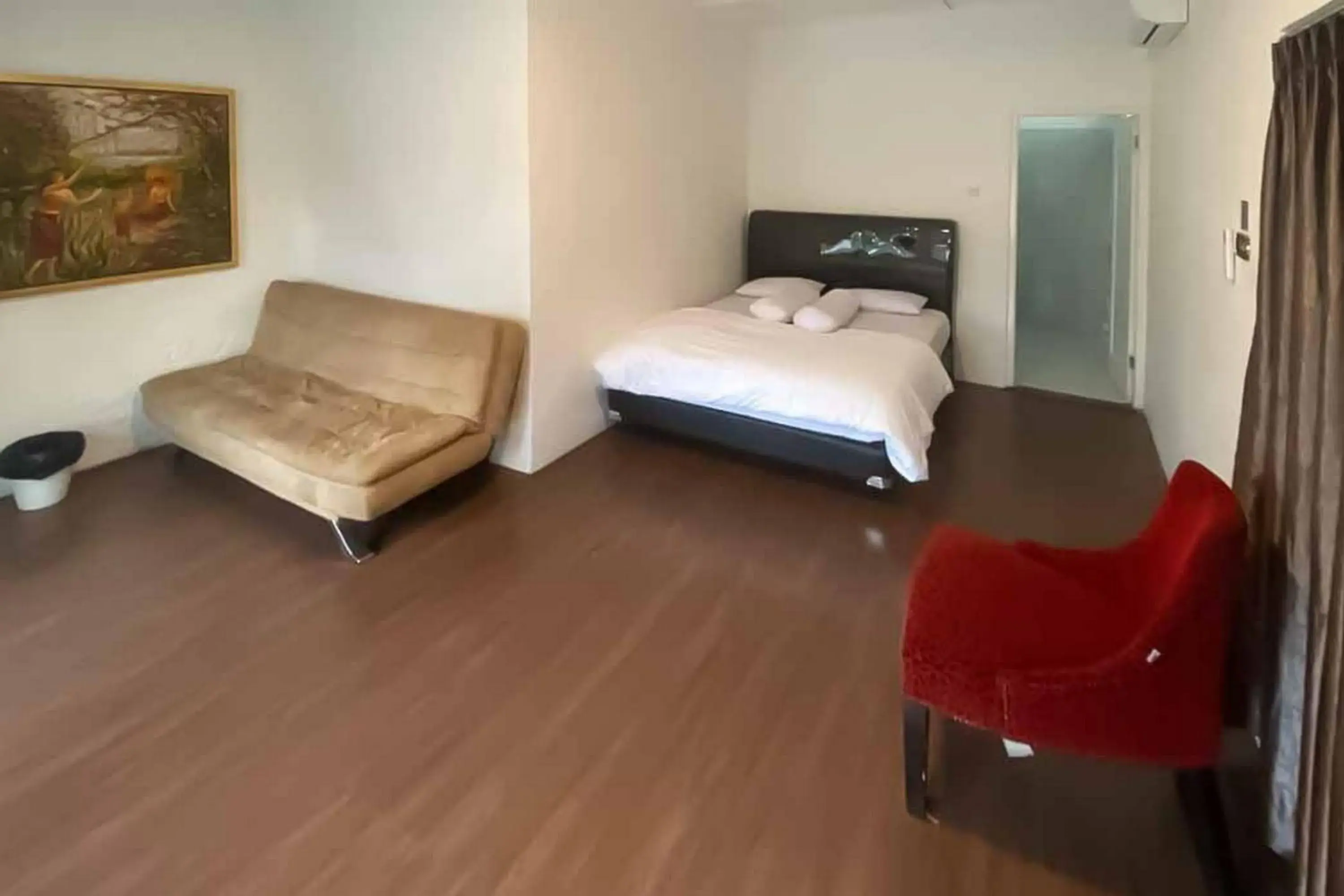 Bedroom, Bed in RedDoorz Plus @ Megamendung Puncak 2 Bedroom, Bed in RedDoorz Plus @ Megamendung Puncak 2