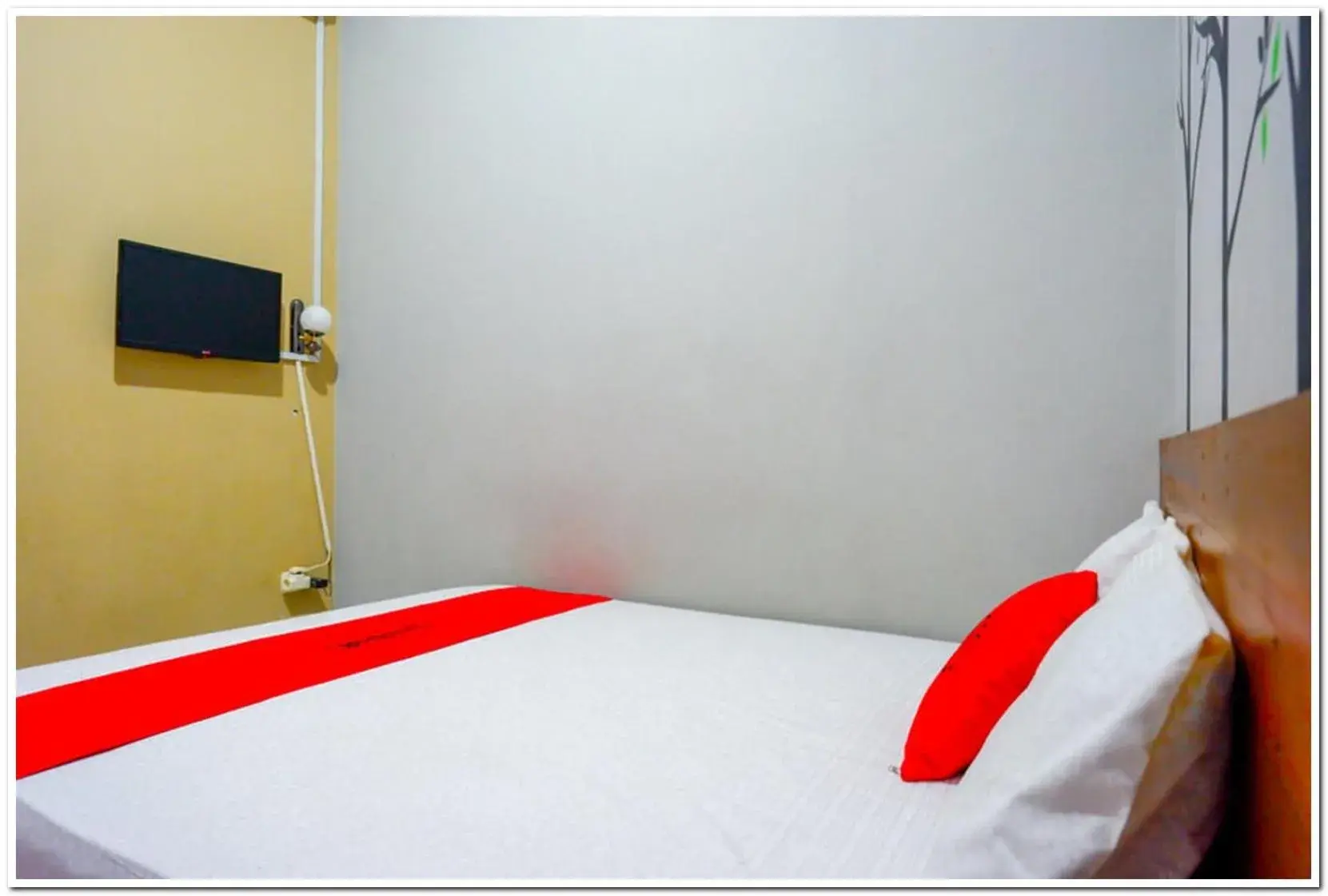 Bedroom, Bed in RedDoorz near Jogja Expo Center 2 Bedroom, Bed in RedDoorz near Jogja Expo Center 2