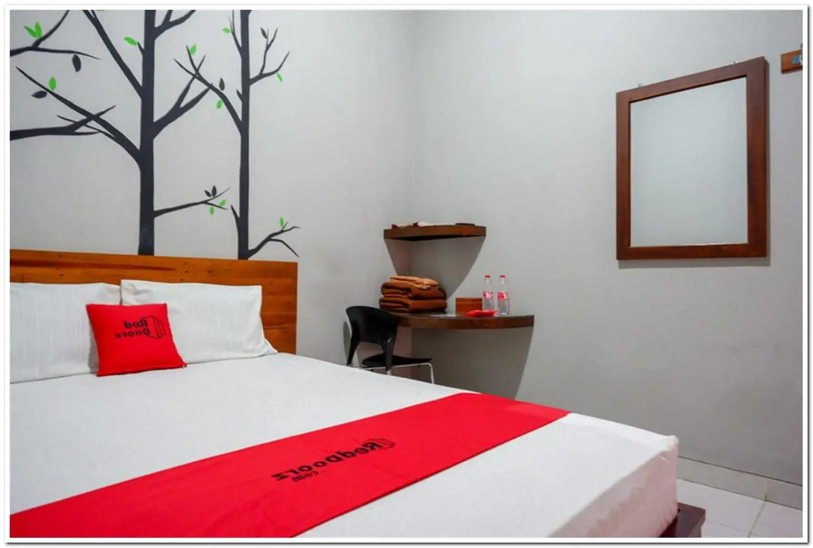 Bedroom, Bed in RedDoorz near Jogja Expo Center 2 Bedroom, Bed in RedDoorz near Jogja Expo Center 2
