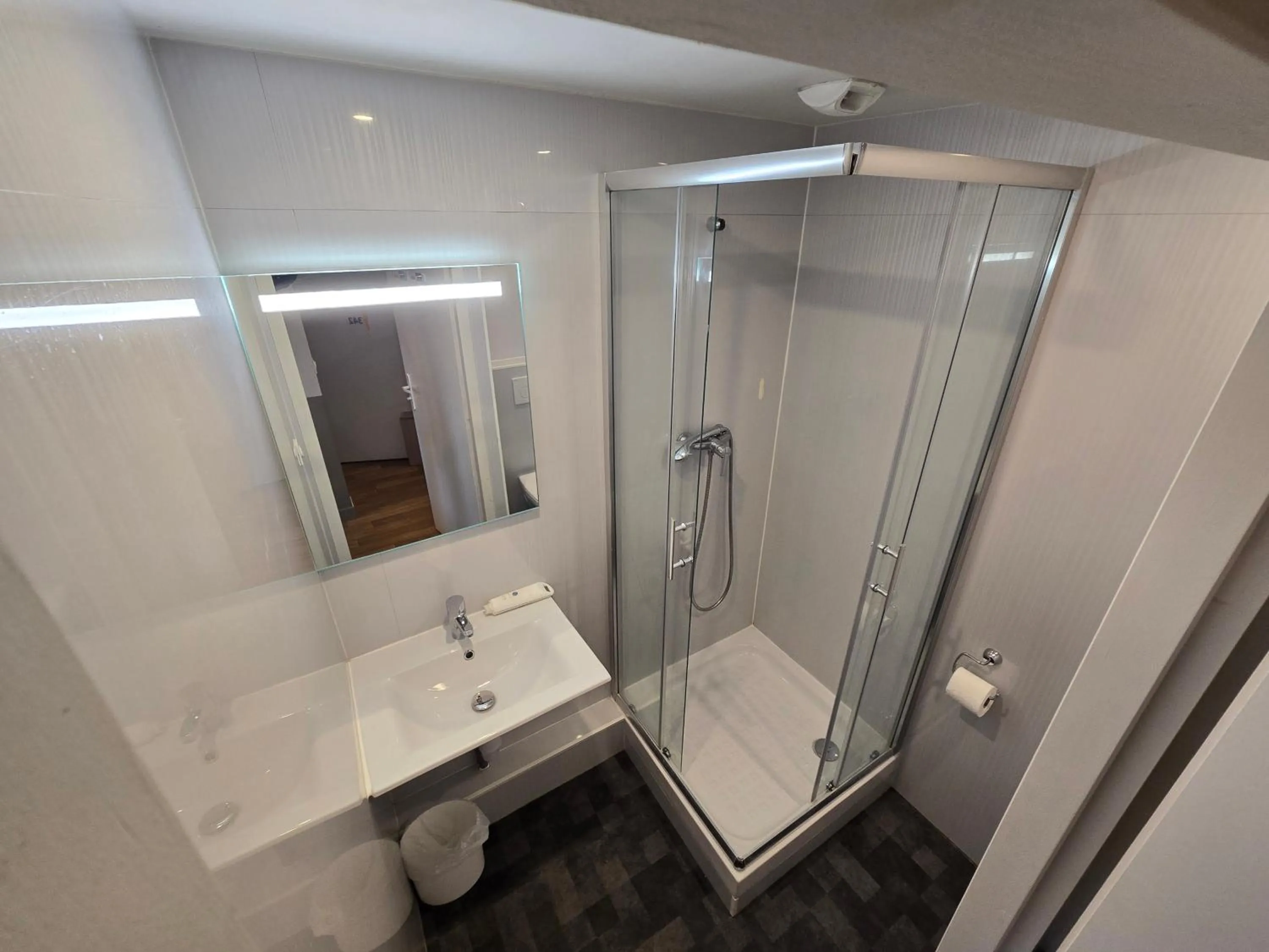 Shower in Premiere Classe Thionville - Yutz