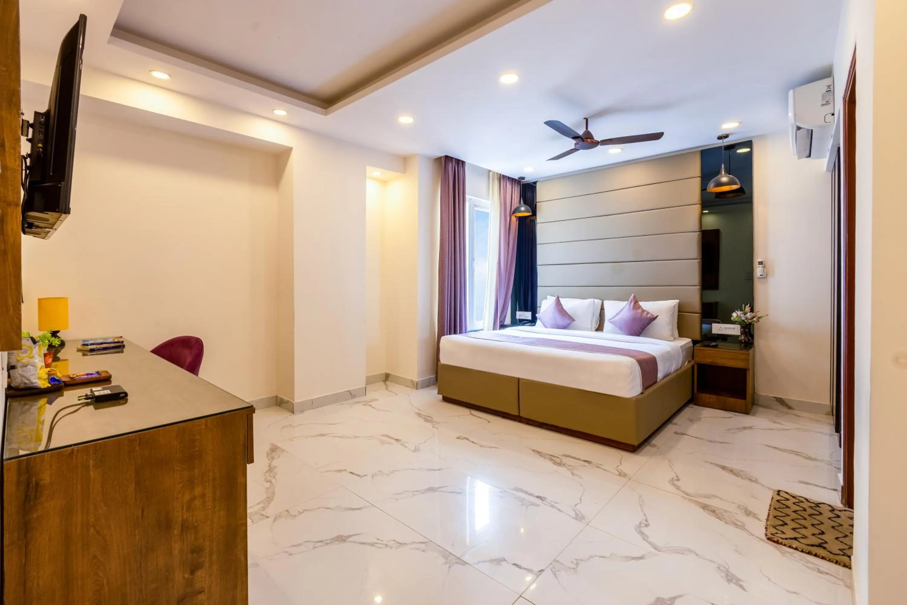 Bed in PK Boutique Hotel Noida Expressway