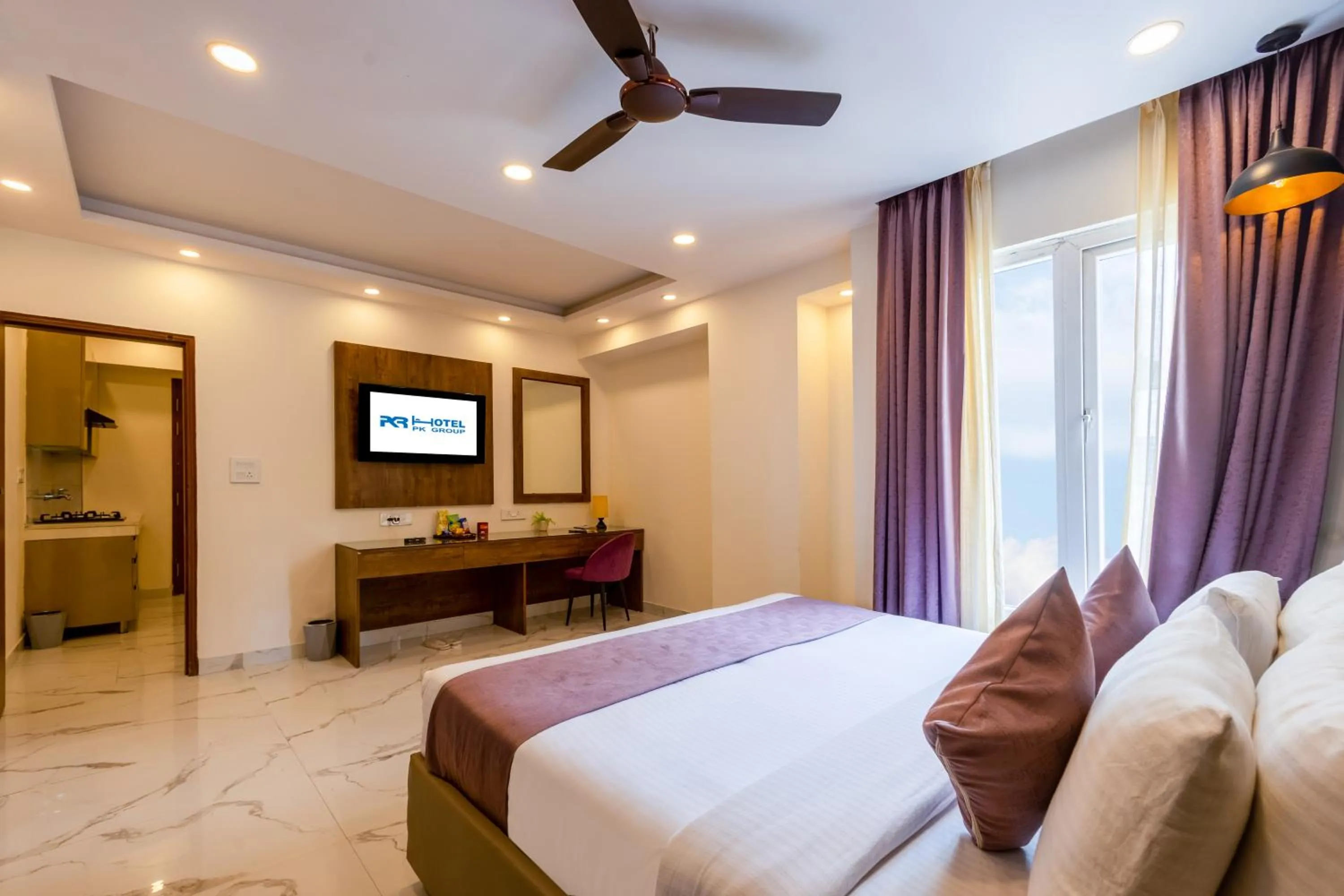 Bed in PK Boutique Hotel Noida Expressway