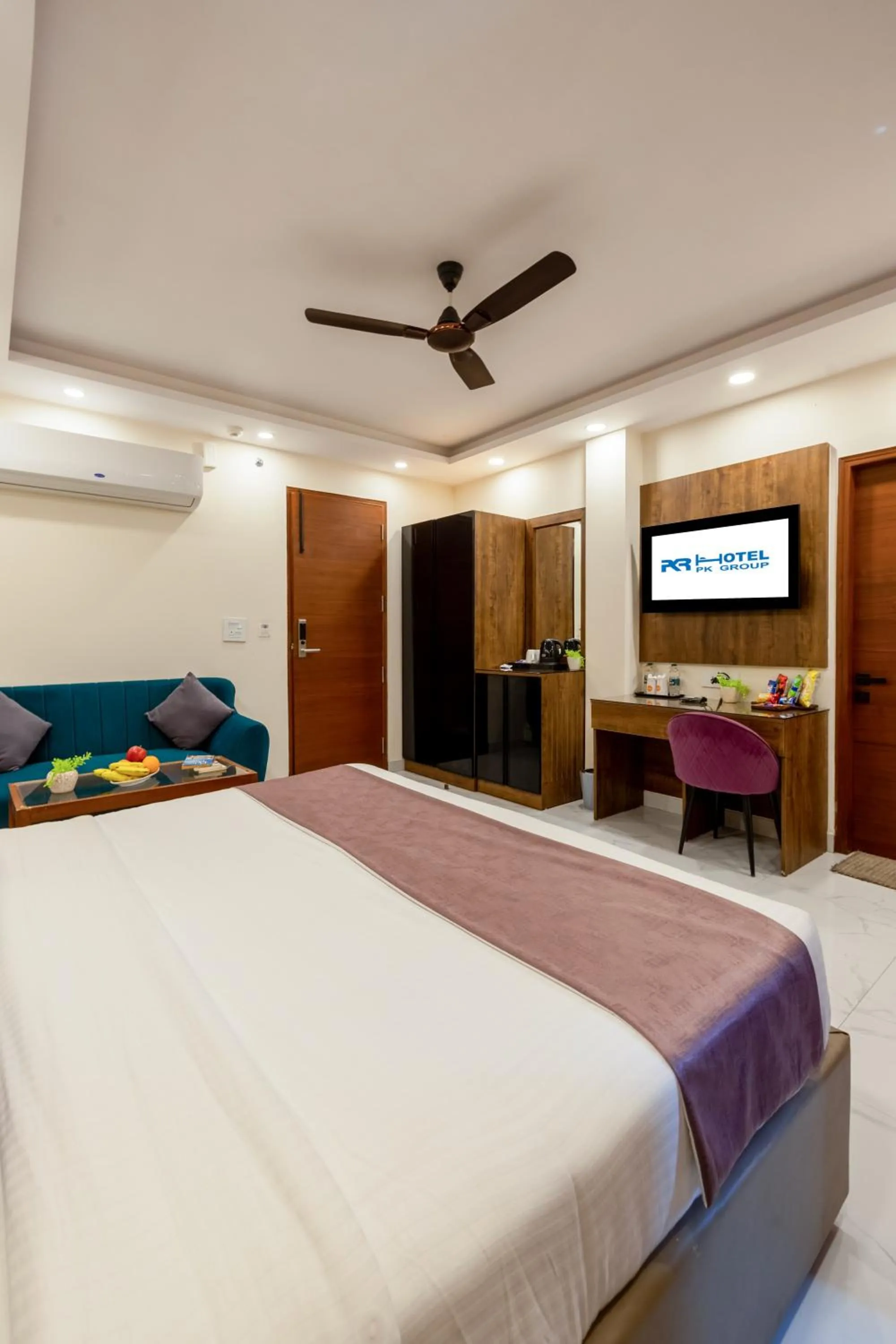 Bed in PK Boutique Hotel Noida Expressway