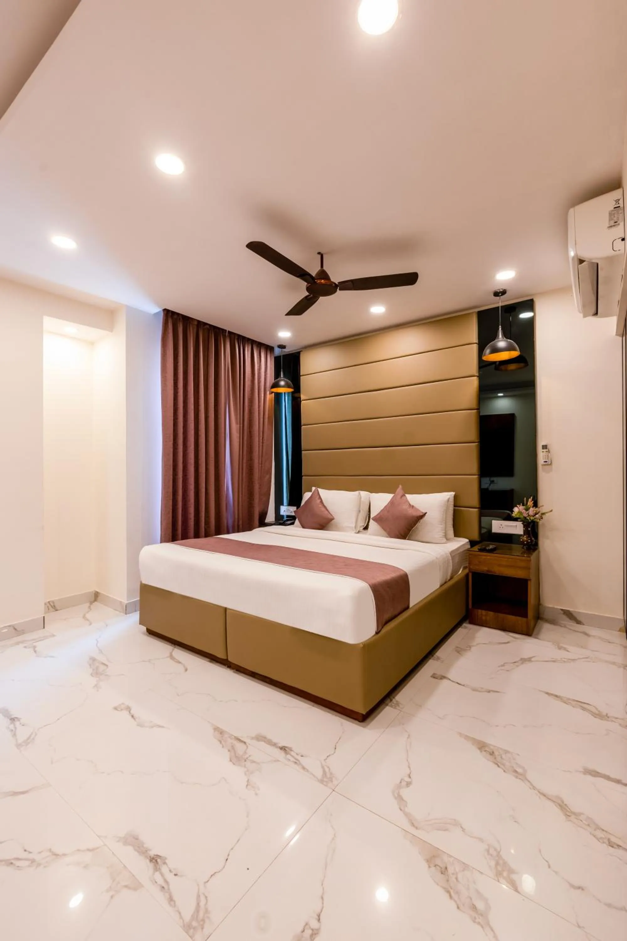 Bed in PK Boutique Hotel Noida Expressway