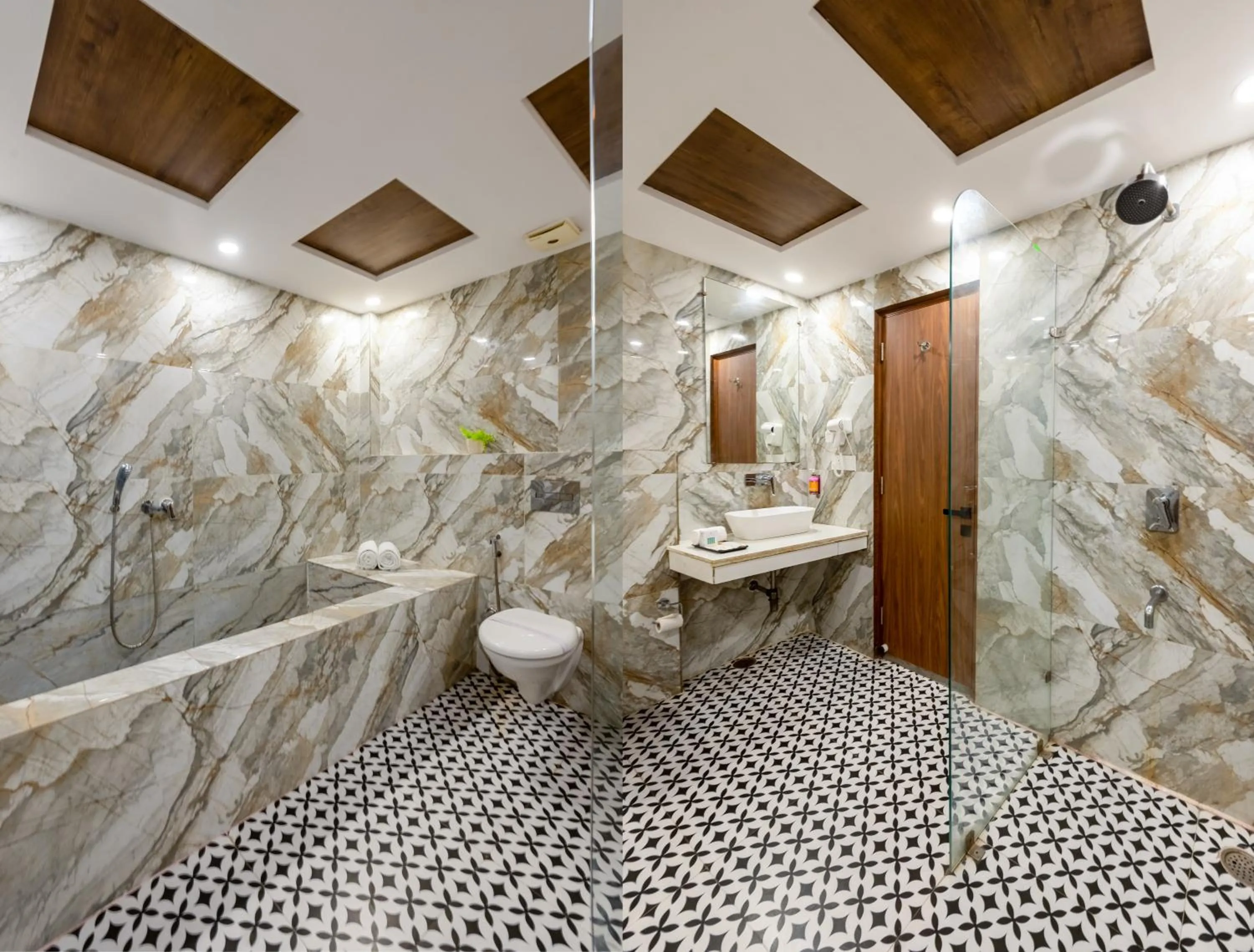 Shower in PK Boutique Hotel Noida Expressway