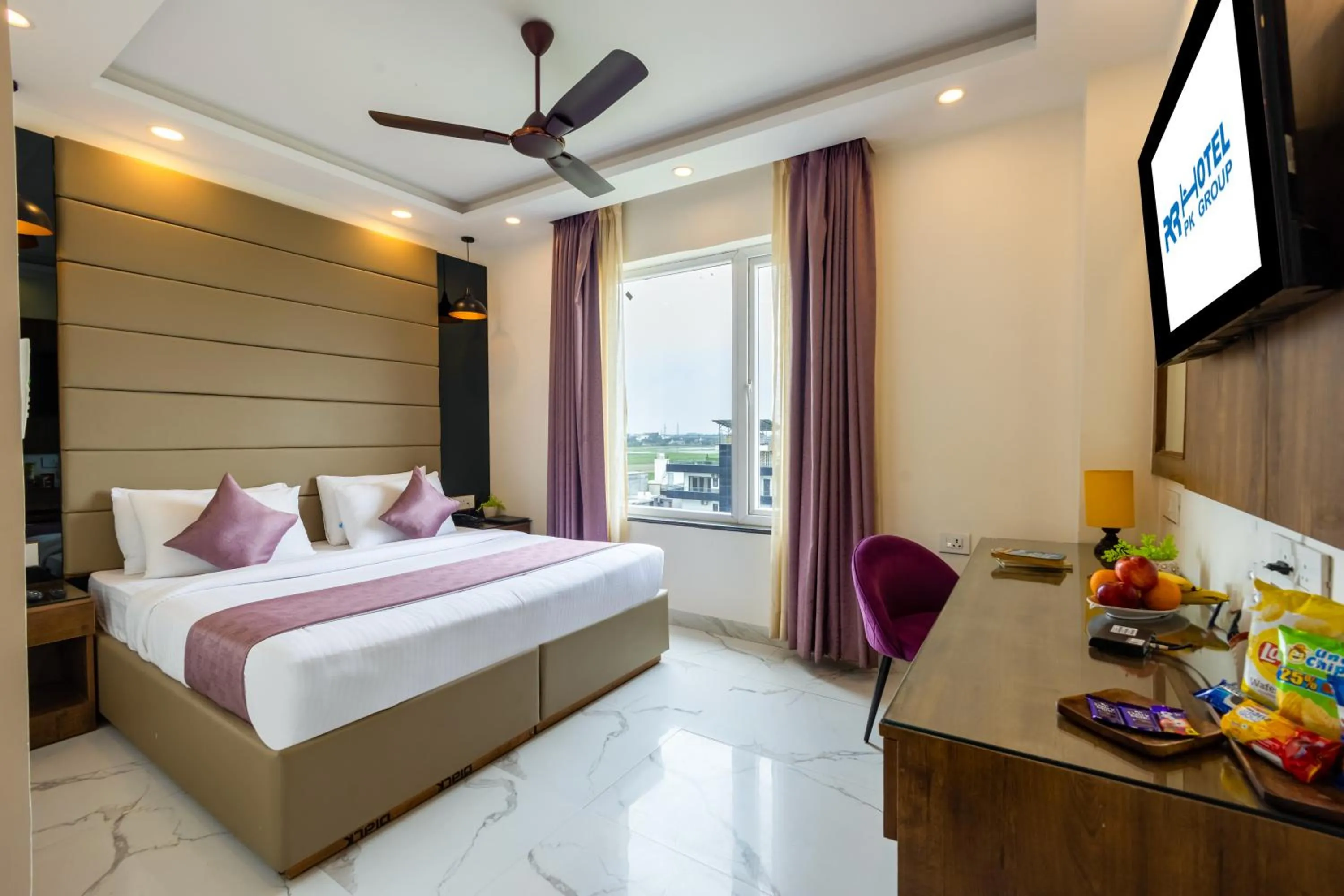 Bed in PK Boutique Hotel Noida Expressway