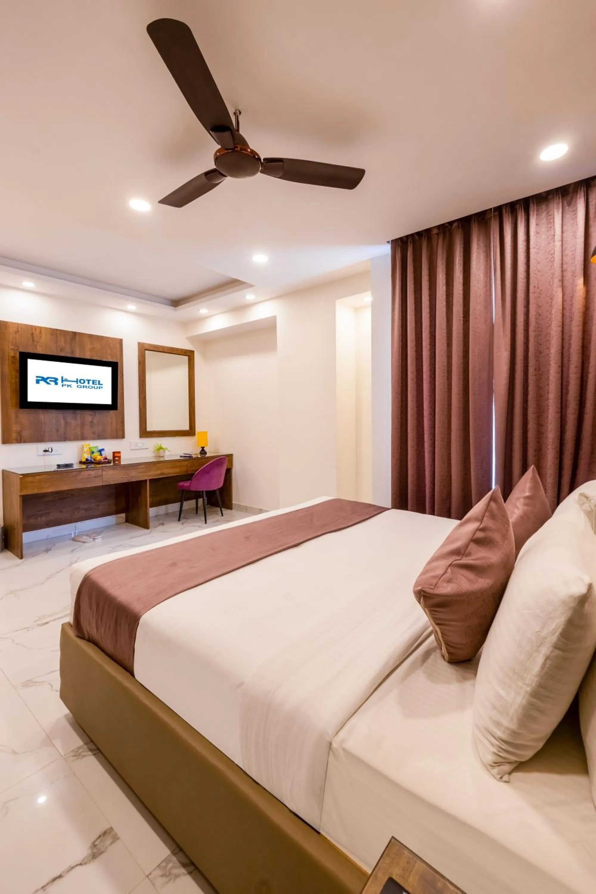 Communal lounge/ TV room, Bed in PK Boutique Hotel Noida Expressway