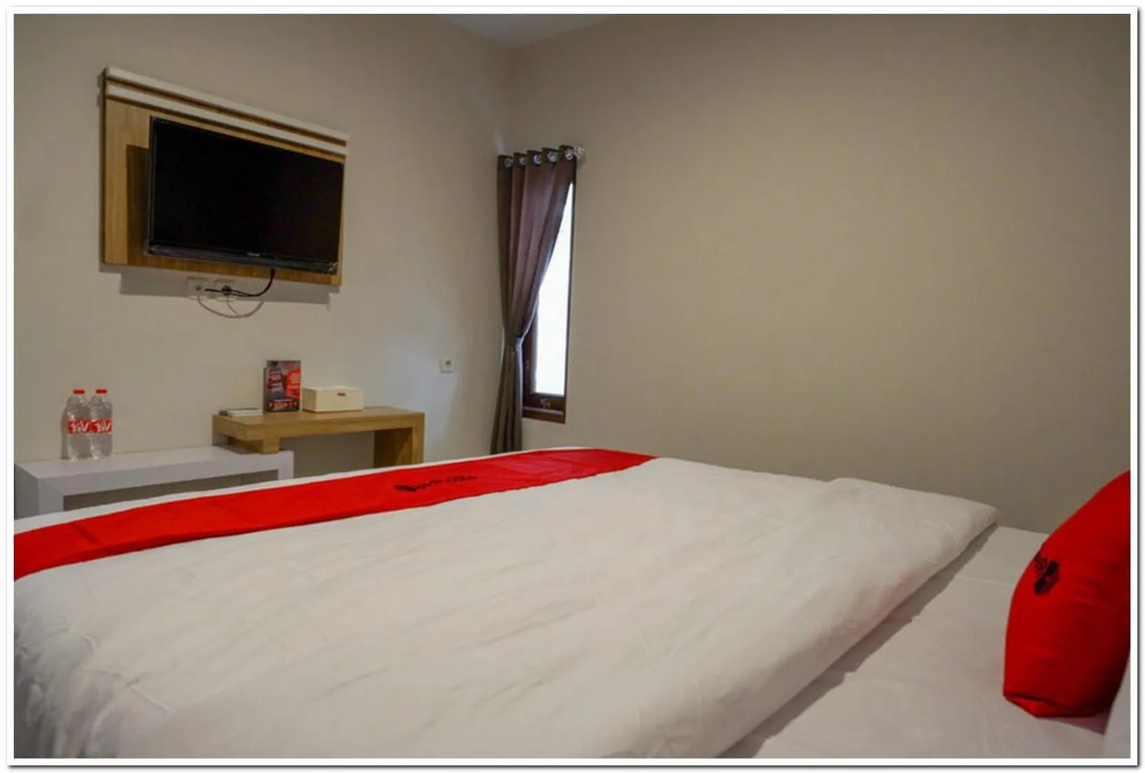 Bedroom, Bed in RedDoorz near Sleman City Hall 2