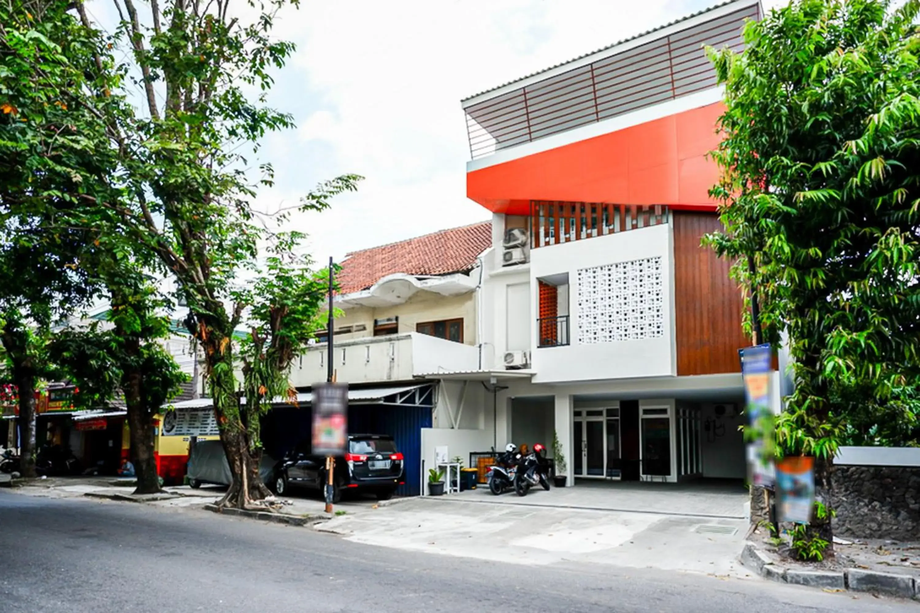 Facade/entrance in RedDoorz near Sleman City Hall 2 Facade/entrance in RedDoorz near Sleman City Hall 2