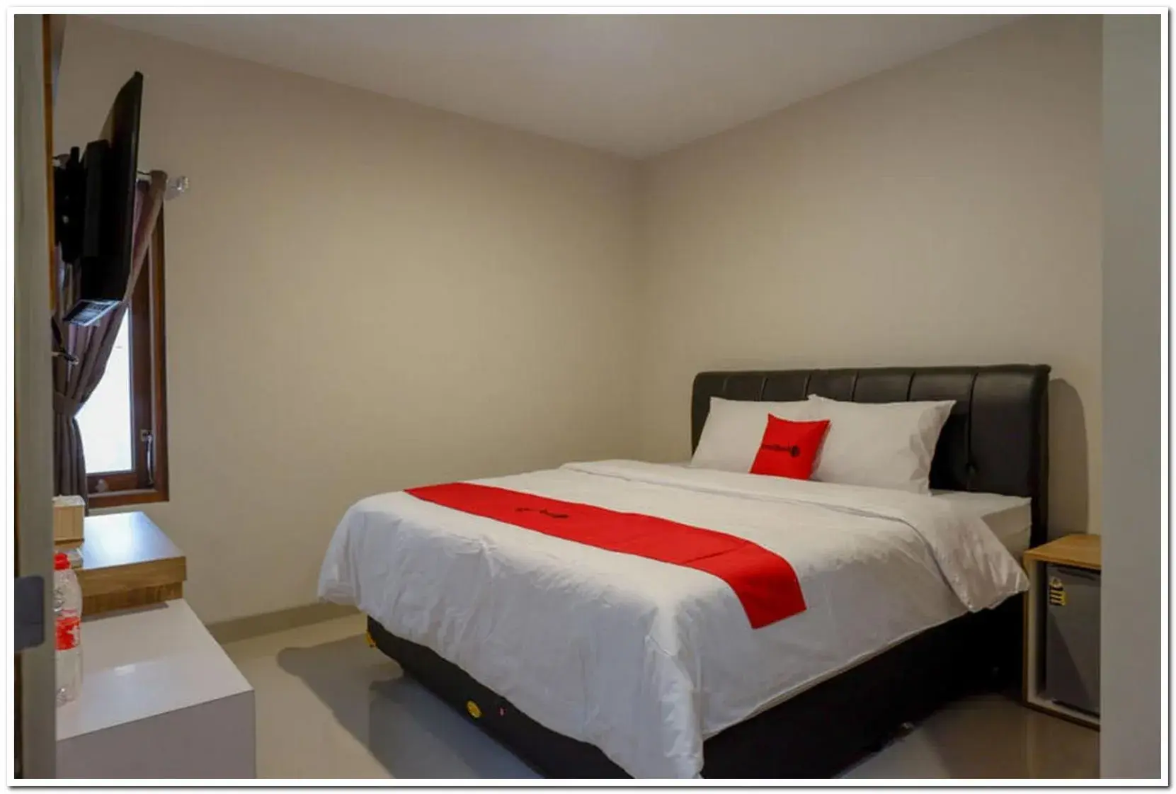 Bedroom, Bed in RedDoorz near Sleman City Hall 2 Bedroom, Bed in RedDoorz near Sleman City Hall 2